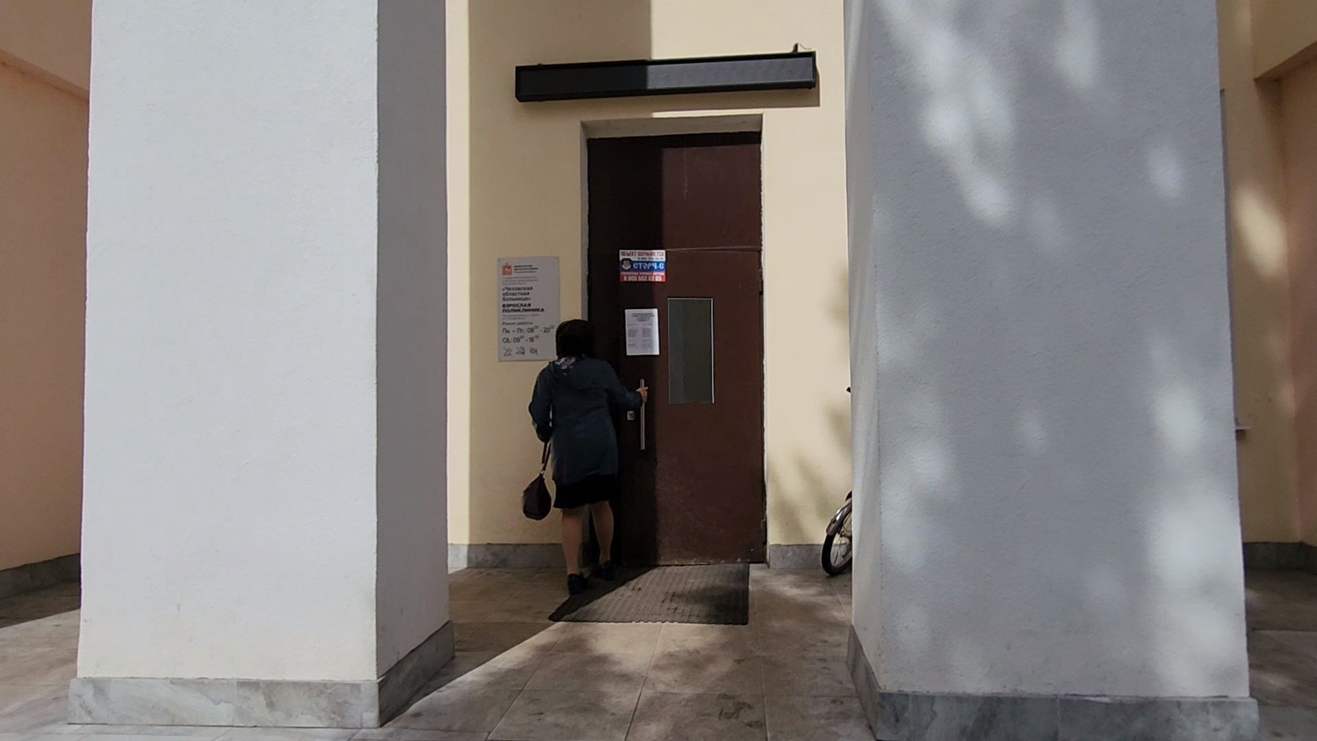 Чехов, взрослая поликлиника, ремонт, переезд врачей, новый адрес, кабинет прикрепления, кабинет вакцинации, ЭКГ, кабинет неотложной помощи,рентген-кабинет, часы работы,