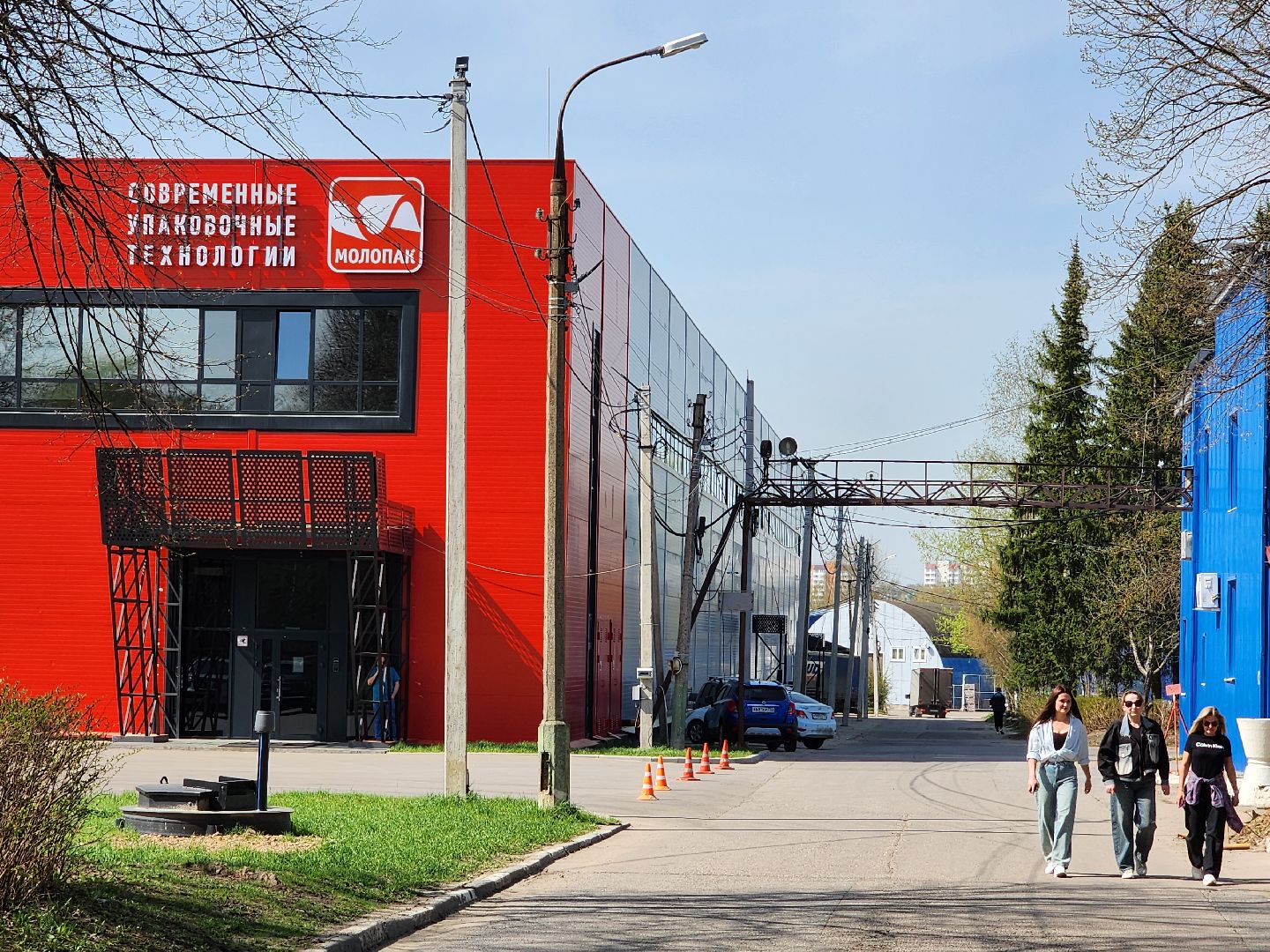 Чехов, симферопольское шоссе, завод МолоПак, картонная упаковка, производство, изготовление, пищевая промышленность, аналог Тетра Пак, аналог Пюр-Пак, форматы и виды упаковки,производительность предприятия, асептическая упаковка, упаковка из картона, упаковка для молочных продуктов соков и воды,  структура предприятия, история завода,