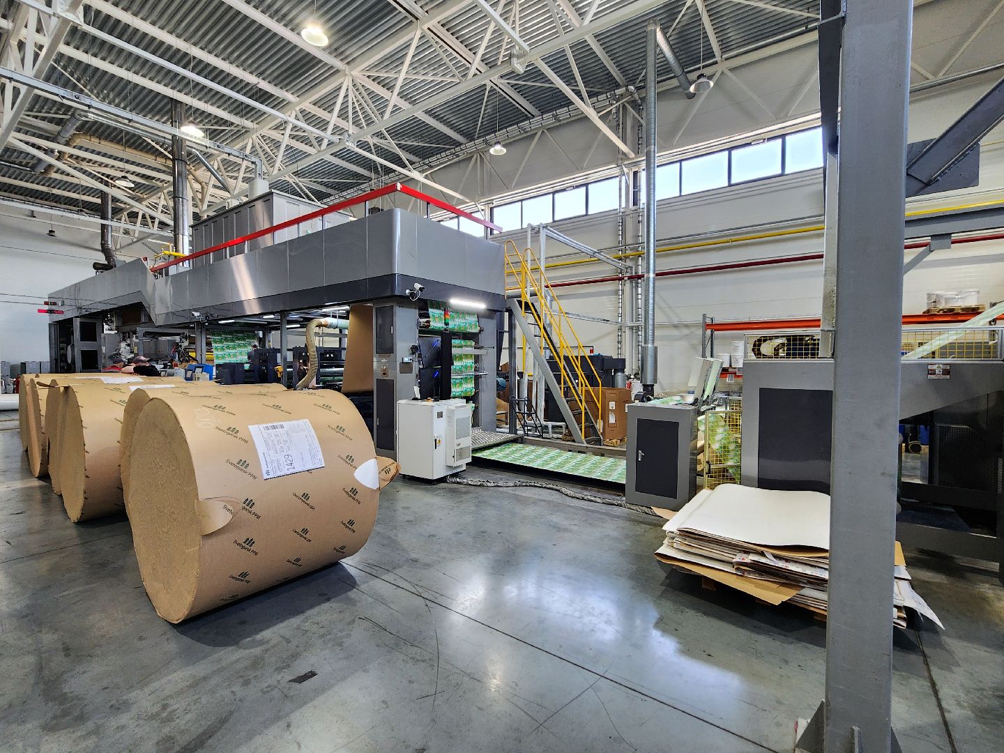 Чехов, симферопольское шоссе, завод МолоПак, картонная упаковка, производство, изготовление, пищевая промышленность, аналог Тетра Пак, аналог Пюр-Пак, форматы и виды упаковки,производительность предприятия, асептическая упаковка, упаковка из картона, упаковка для молочных продуктов соков и воды,  структура предприятия, история завода,