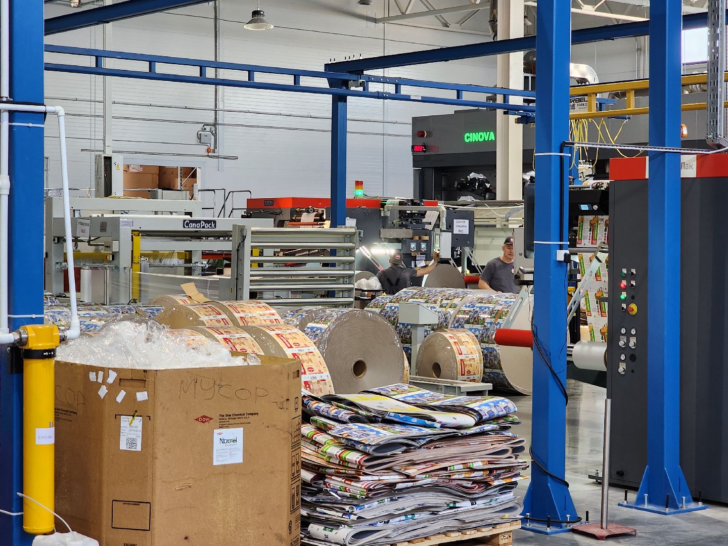 Чехов, симферопольское шоссе, завод МолоПак, картонная упаковка, производство, изготовление, пищевая промышленность, аналог Тетра Пак, аналог Пюр-Пак, форматы и виды упаковки,производительность предприятия, асептическая упаковка, упаковка из картона, упаковка для молочных продуктов соков и воды,  структура предприятия, история завода,