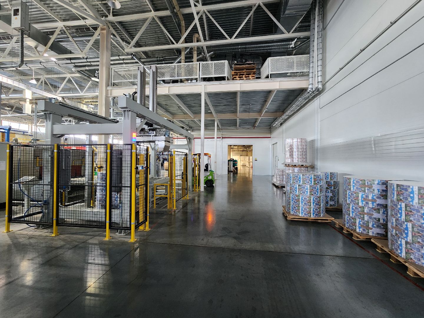 Чехов, симферопольское шоссе, завод МолоПак, картонная упаковка, производство, изготовление, пищевая промышленность, аналог Тетра Пак, аналог Пюр-Пак, форматы и виды упаковки,производительность предприятия, асептическая упаковка, упаковка из картона, упаковка для молочных продуктов соков и воды,  структура предприятия, история завода,