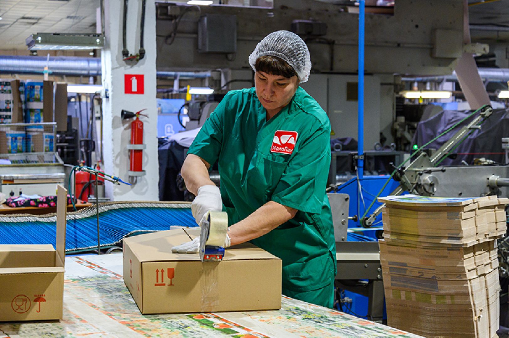 Чехов, симферопольское шоссе, завод МолоПак, картонная упаковка, производство, изготовление, пищевая промышленность, аналог Тетра Пак, аналог Пюр-Пак, форматы и виды упаковки,производительность предприятия, асептическая упаковка, упаковка из картона, упаковка для молочных продуктов соков и воды,  структура предприятия, история завода,