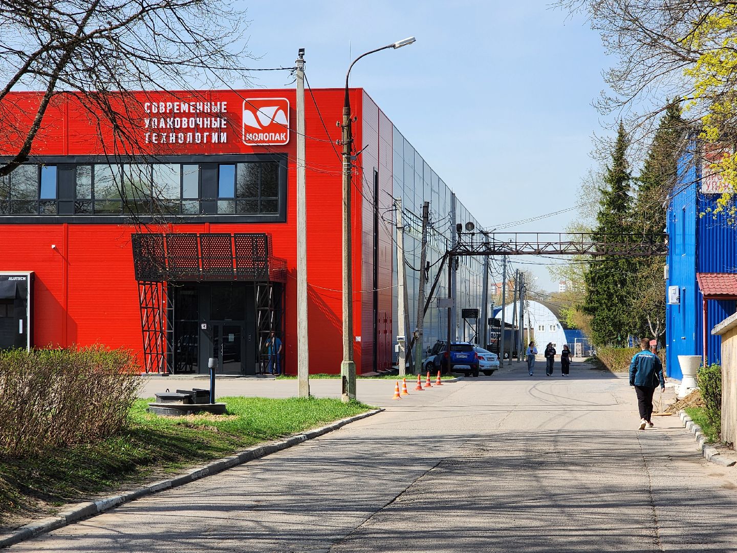 Чехов, симферопольское шоссе, завод МолоПак, картонная упаковка, производство, изготовление, пищевая промышленность, аналог Тетра Пак, аналог Пюр-Пак, форматы и виды упаковки,производительность предприятия, асептическая упаковка, упаковка из картона, упаковка для молочных продуктов соков и воды,  структура предприятия, история завода,