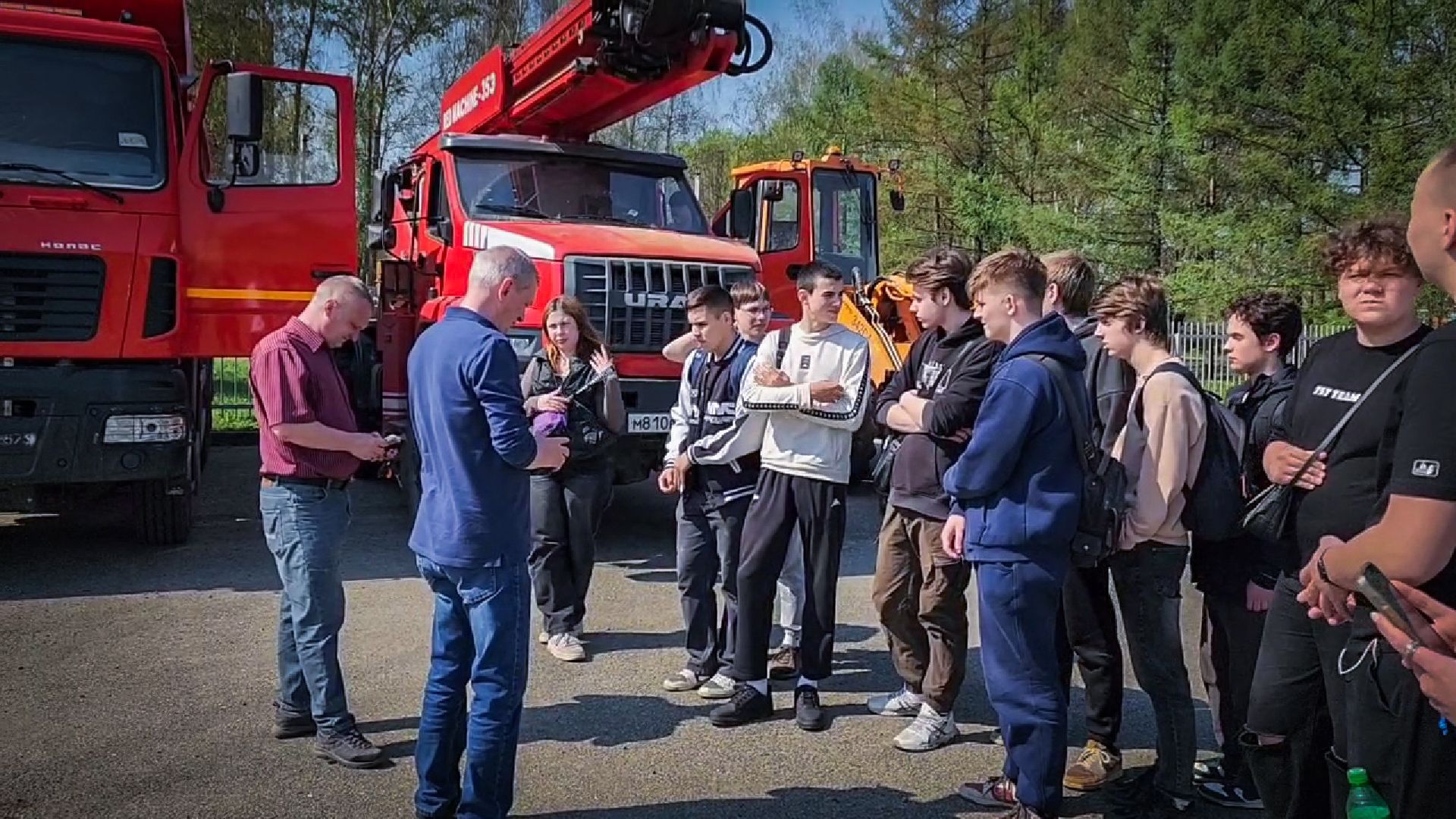 бронницы, Автомобильно-дорожный колледж , мбу благоустройство, студентам показали коммунальную технику ,