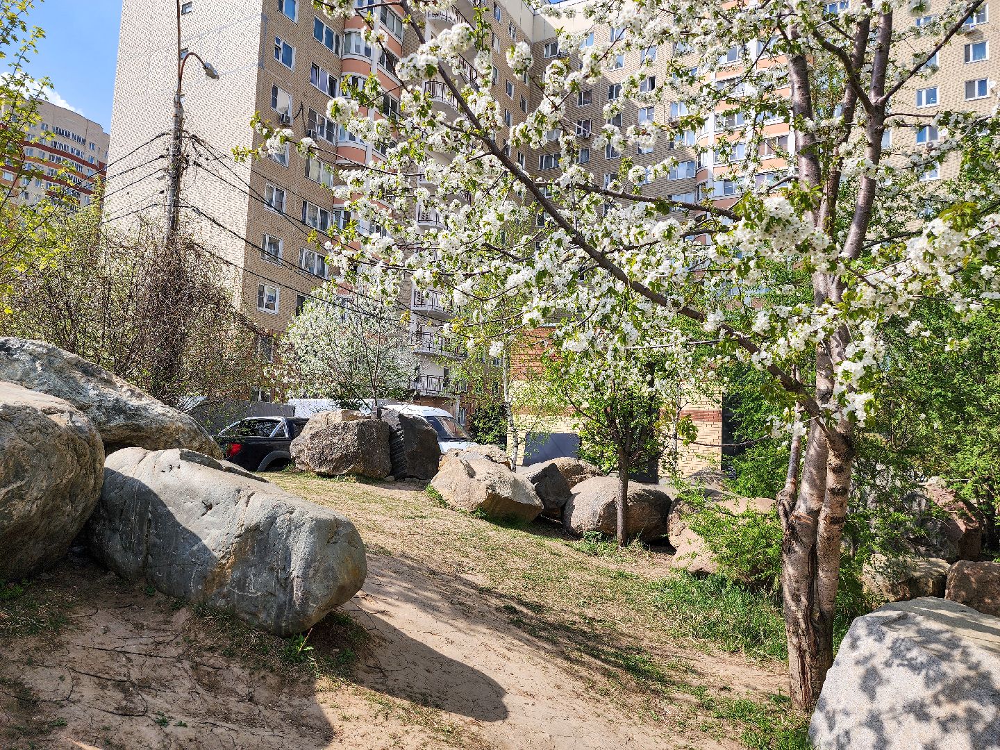 Подольск, сад камней памяти и славы, весна, Жители мкд,Вертикалка,