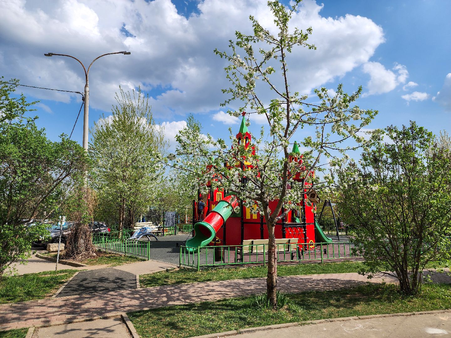 Подольск, сад камней памяти и славы, весна, Жители мкд,Вертикалка,