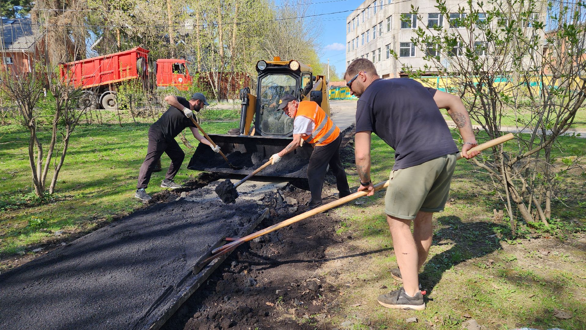 пушкино, ремонт тротуара, памятник, сквер, комунальная техника, коммунальная служба,асфальтирование,