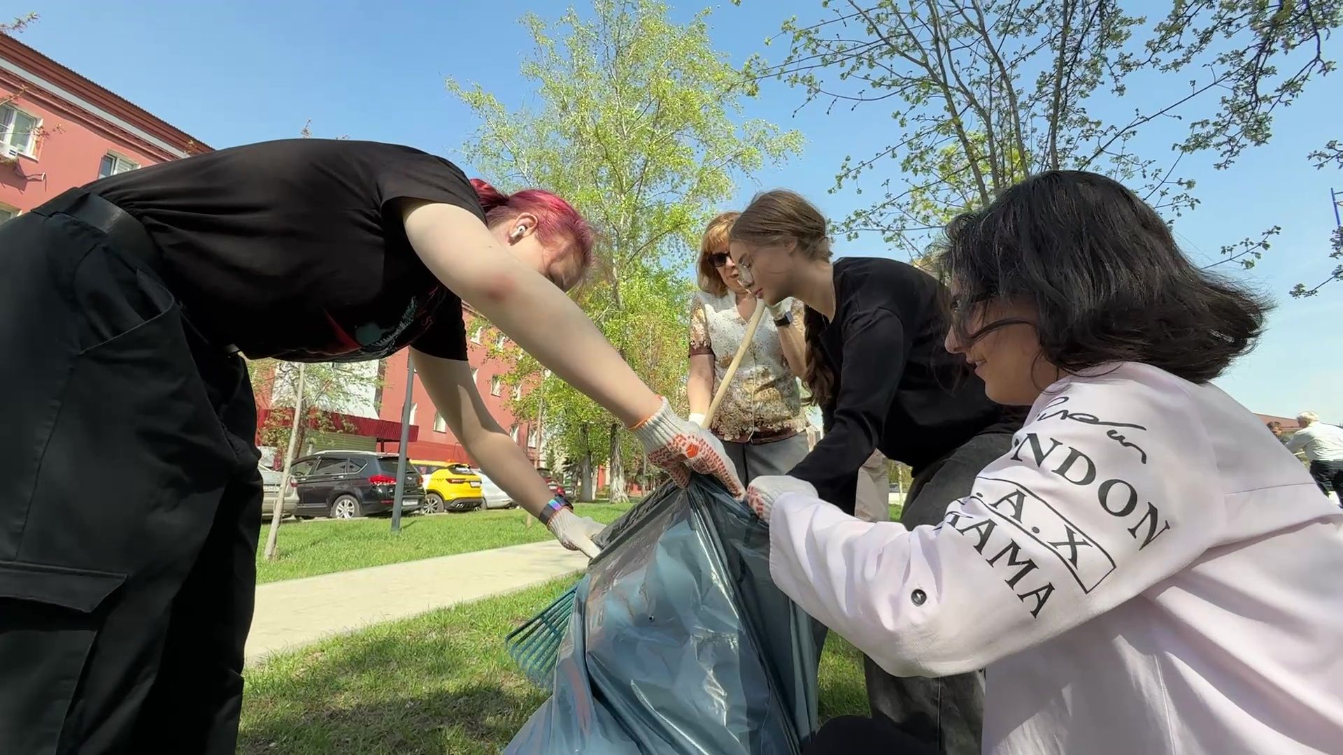 реутов, благоустройство, субботник, чистота, грабли, мусор,