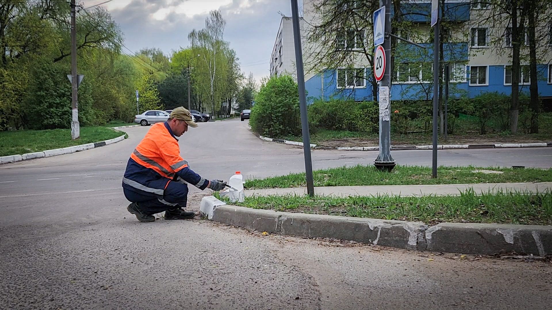 бронницы, благоустройство , покраска бордюров,