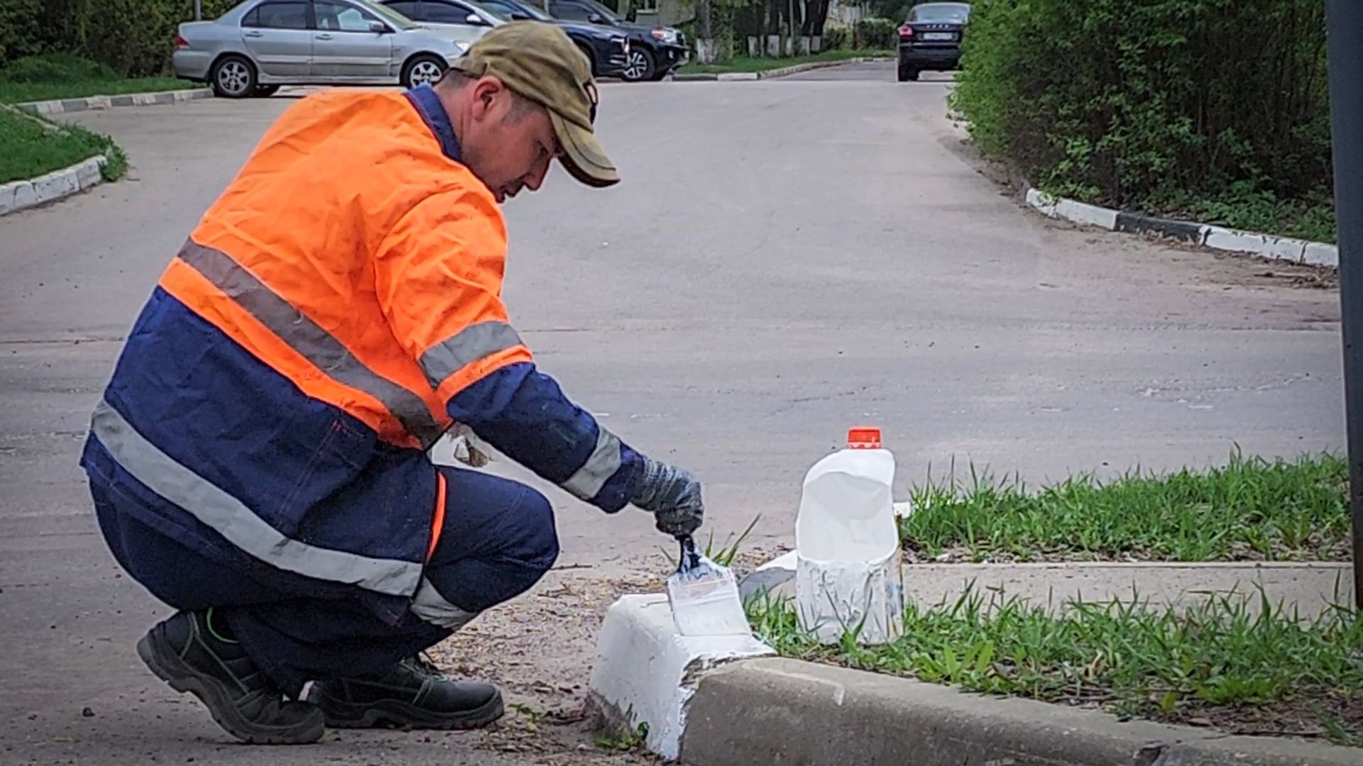 бронницы, благоустройство , покраска бордюров,
