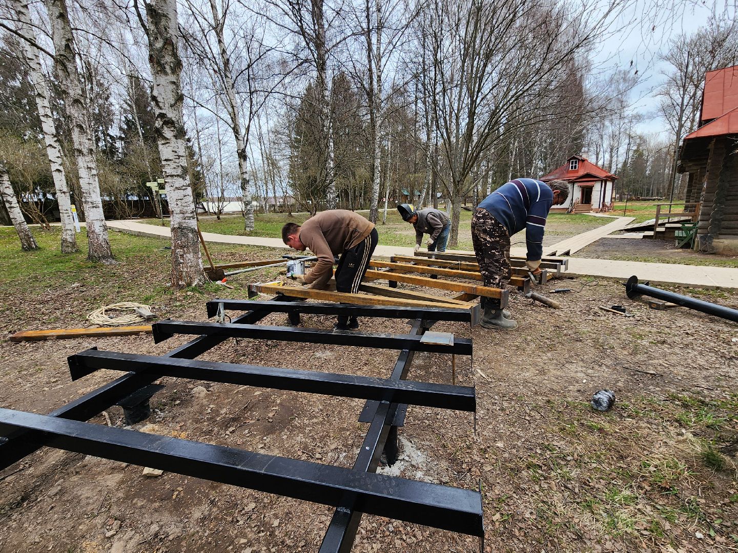 Чехов, село Мелихово, музей-заповедник, реконструкция, благоустройство, каретный двор, пешеходная зона, тропинки и дорожки, металлический каркас, доски из сосны, губернатор московской области,