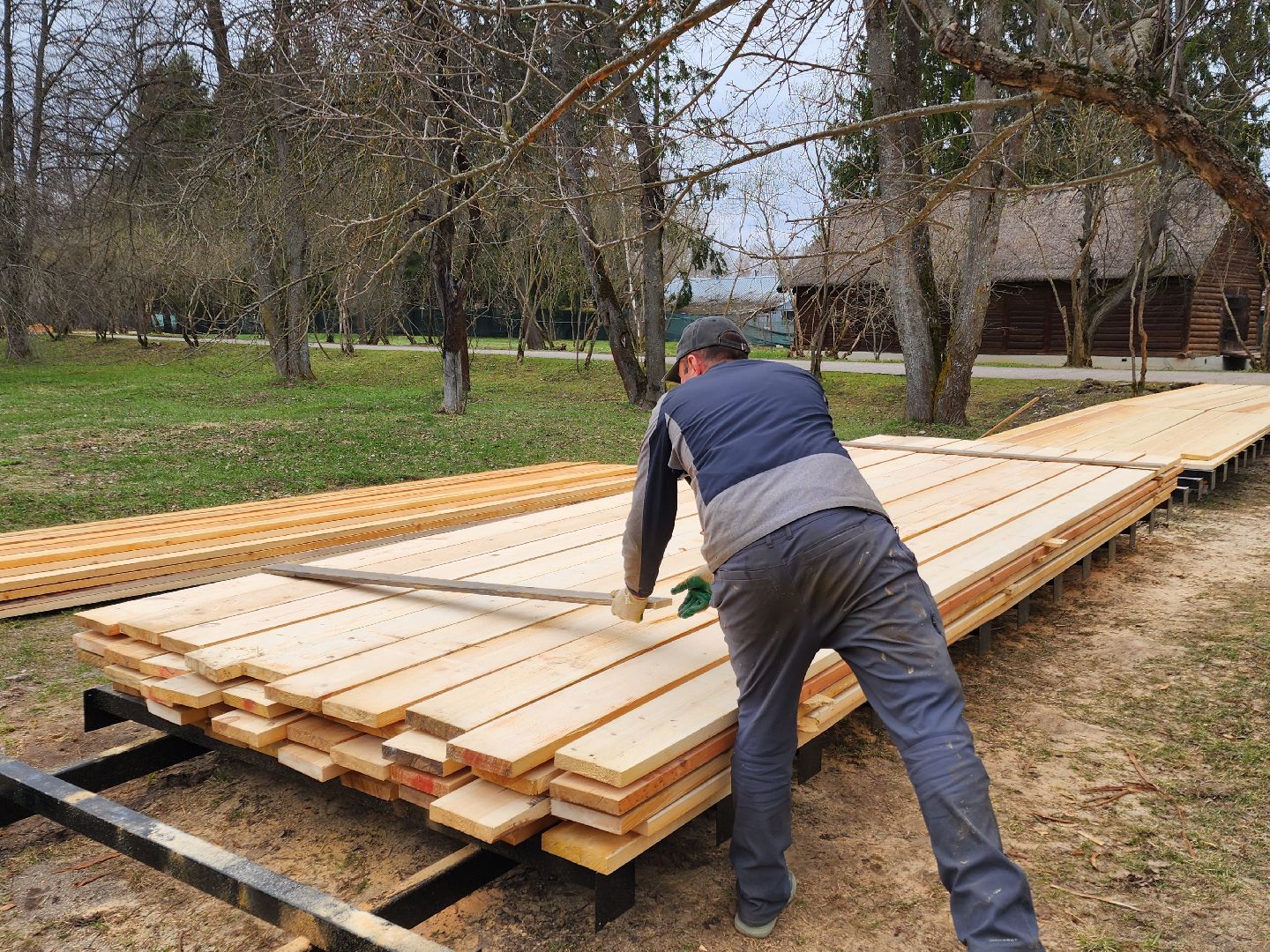 Чехов, село Мелихово, музей-заповедник, реконструкция, благоустройство, каретный двор, пешеходная зона, тропинки и дорожки, металлический каркас, доски из сосны, губернатор московской области,