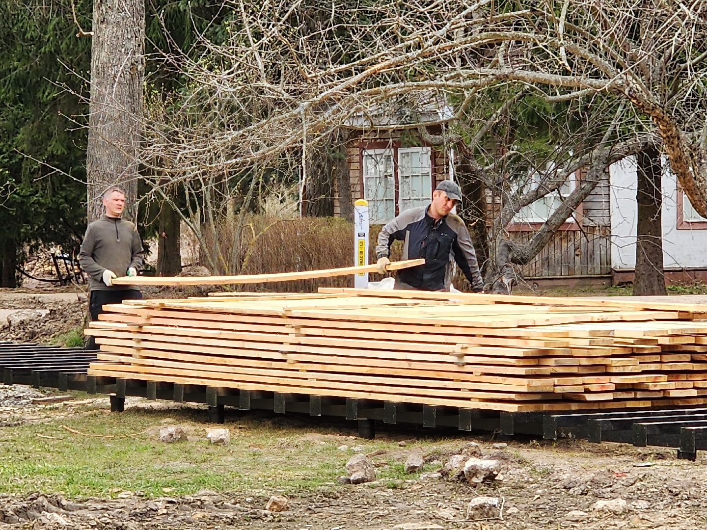 Чехов, село Мелихово, музей-заповедник, реконструкция, благоустройство, каретный двор, пешеходная зона, тропинки и дорожки, металлический каркас, доски из сосны, губернатор московской области,