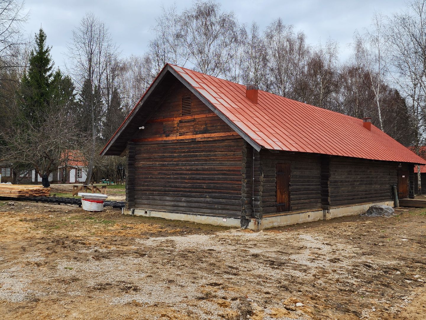 Чехов, село Мелихово, музей-заповедник, реконструкция, благоустройство, каретный двор, пешеходная зона, тропинки и дорожки, металлический каркас, доски из сосны, губернатор московской области,
