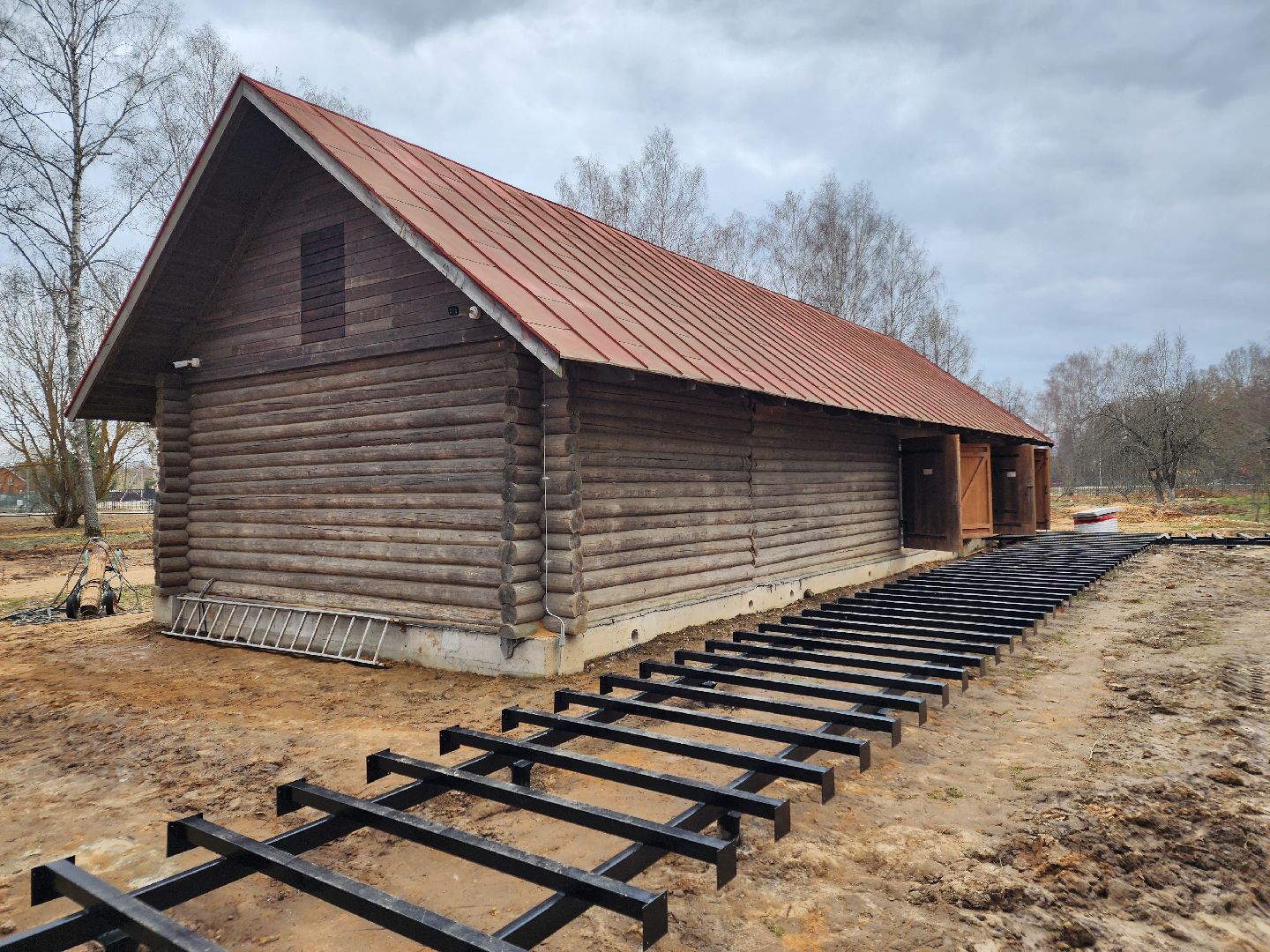 Чехов, село Мелихово, музей-заповедник, реконструкция, благоустройство, каретный двор, пешеходная зона, тропинки и дорожки, металлический каркас, доски из сосны, губернатор московской области,