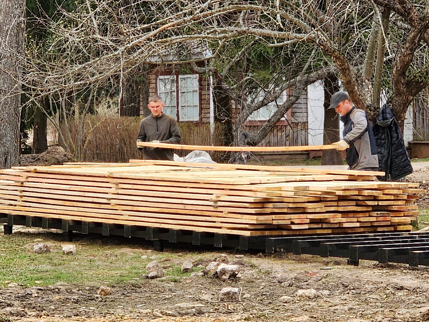 Чехов, село Мелихово, музей-заповедник, реконструкция, благоустройство, каретный двор, пешеходная зона, тропинки и дорожки, металлический каркас, доски из сосны, губернатор московской области,