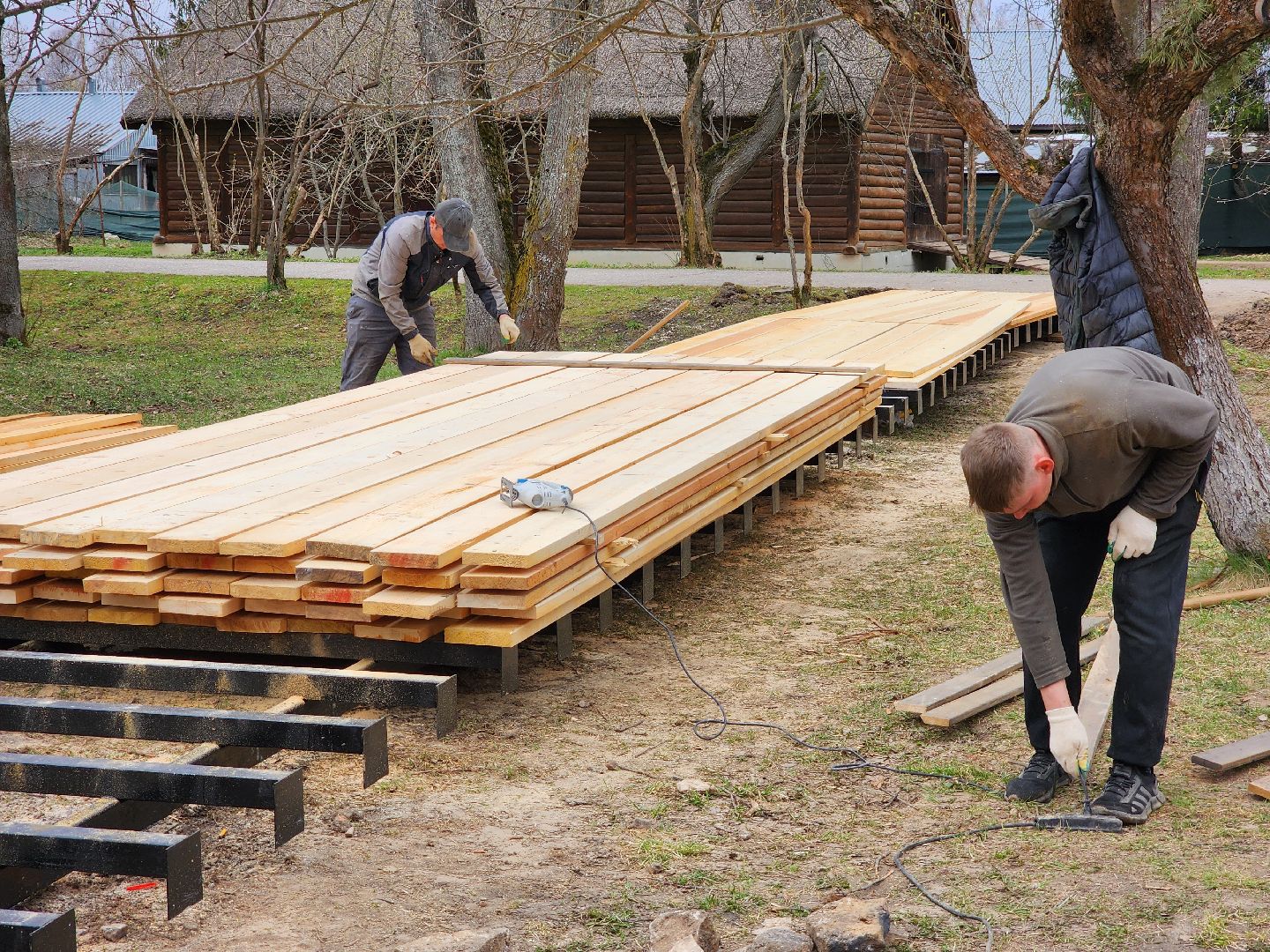 Чехов, село Мелихово, музей-заповедник, реконструкция, благоустройство, каретный двор, пешеходная зона, тропинки и дорожки, металлический каркас, доски из сосны, губернатор московской области,