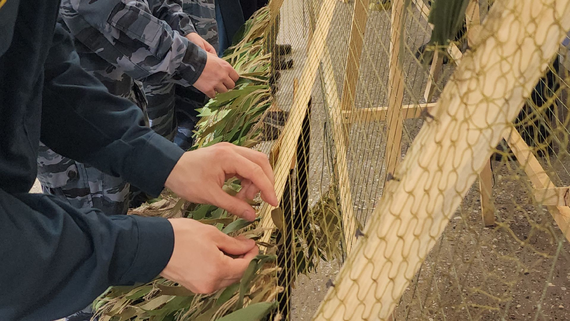 плетение маскировочных сетей, мастер-класс по плетению маскировочных сетей, колледж энергия, Старая Купавна, Богородский городской округ,