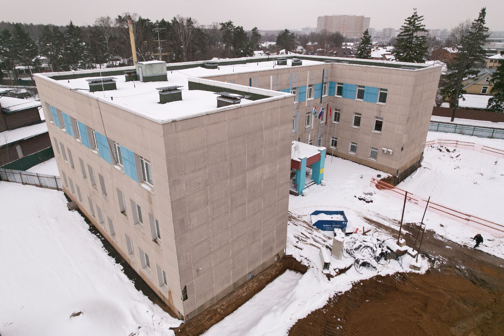 видео с коптера,  пристройка к школе 12 , школа в мытищах,