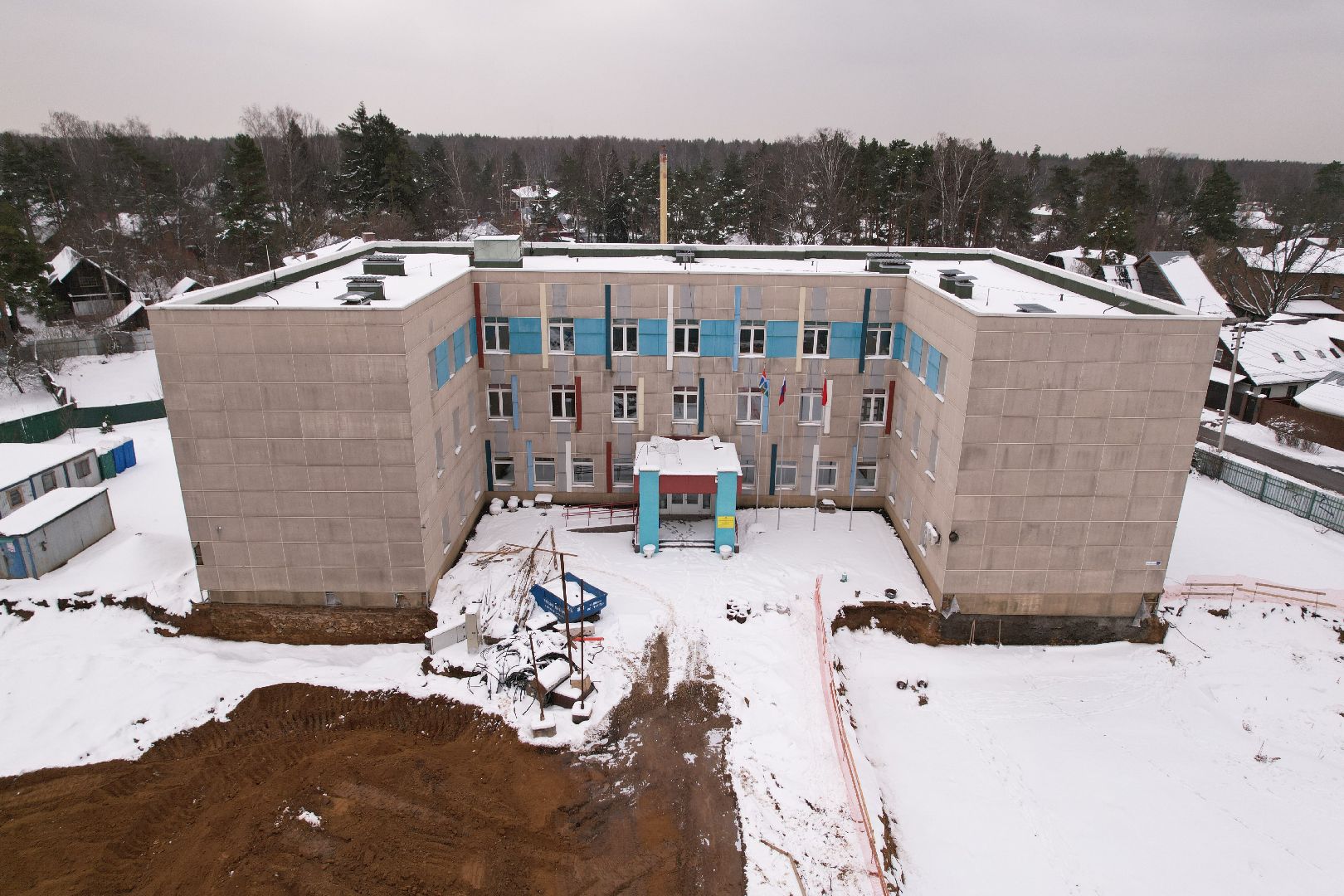 видео с коптера,  пристройка к школе 12 , школа в мытищах,