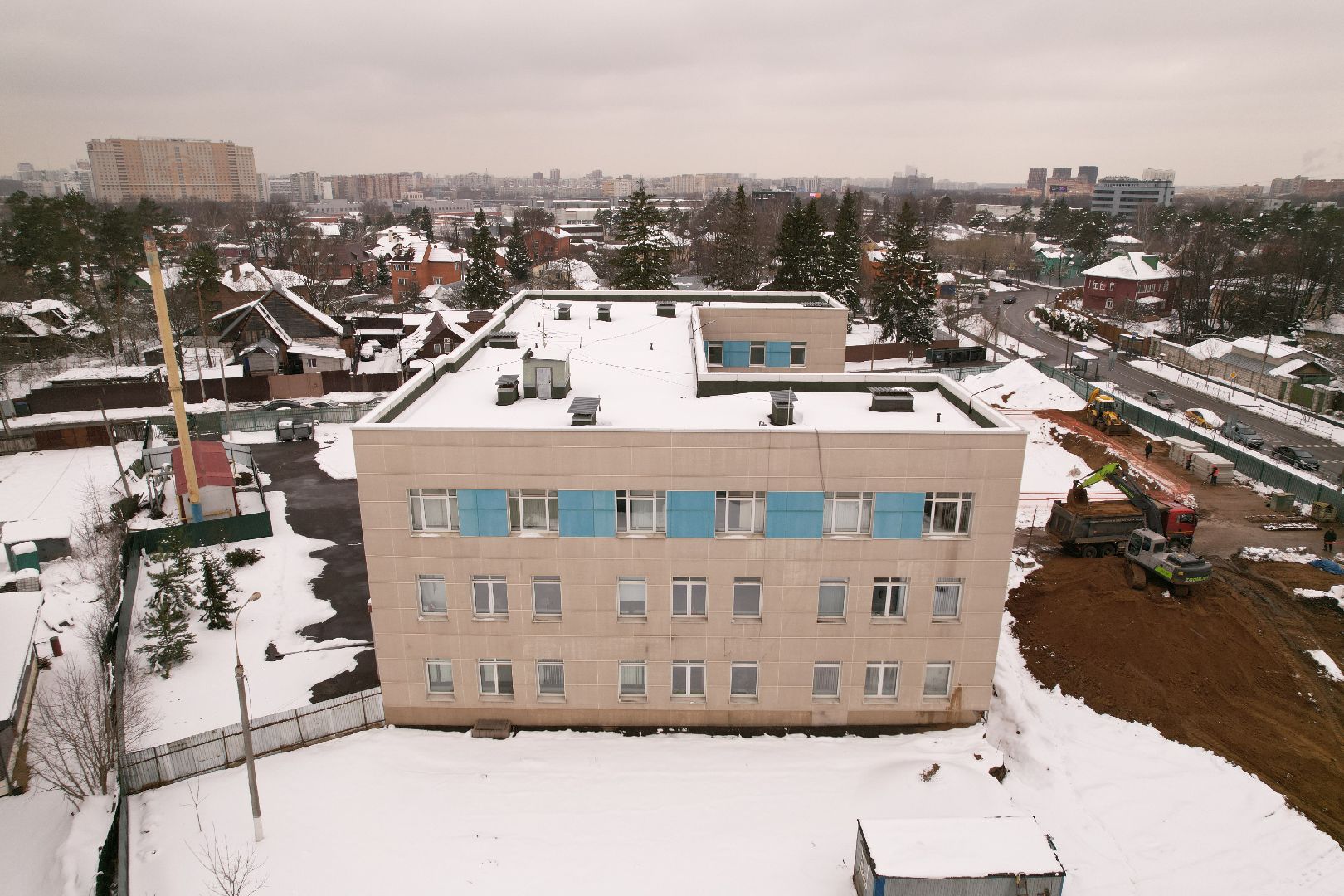 видео с коптера,  пристройка к школе 12 , школа в мытищах,