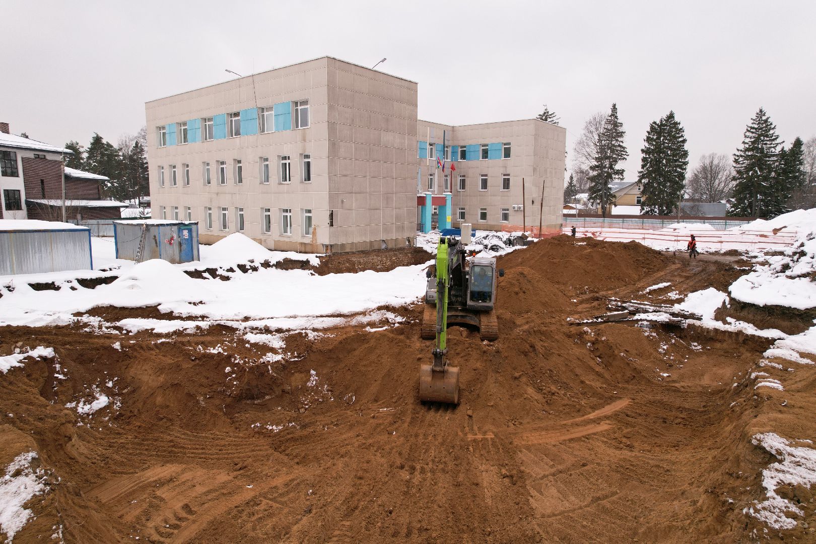 видео с коптера,  пристройка к школе 12 , школа в мытищах,