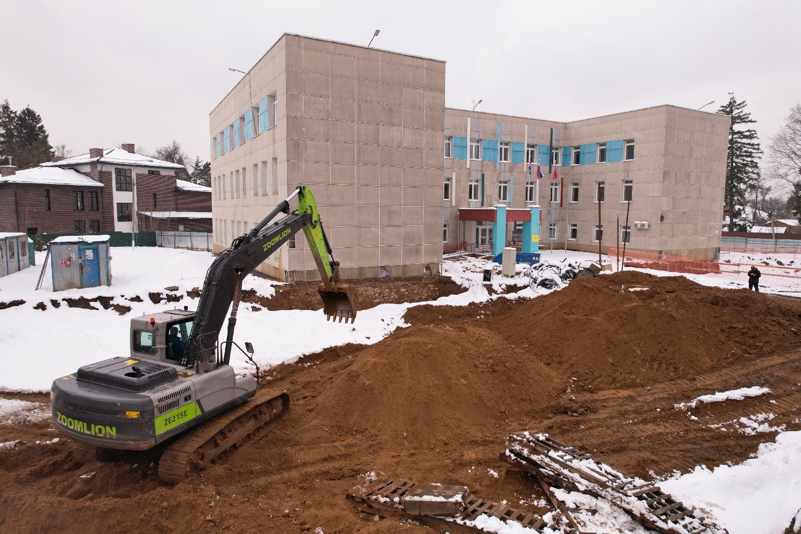 видео с коптера,  пристройка к школе 12 , школа в мытищах,