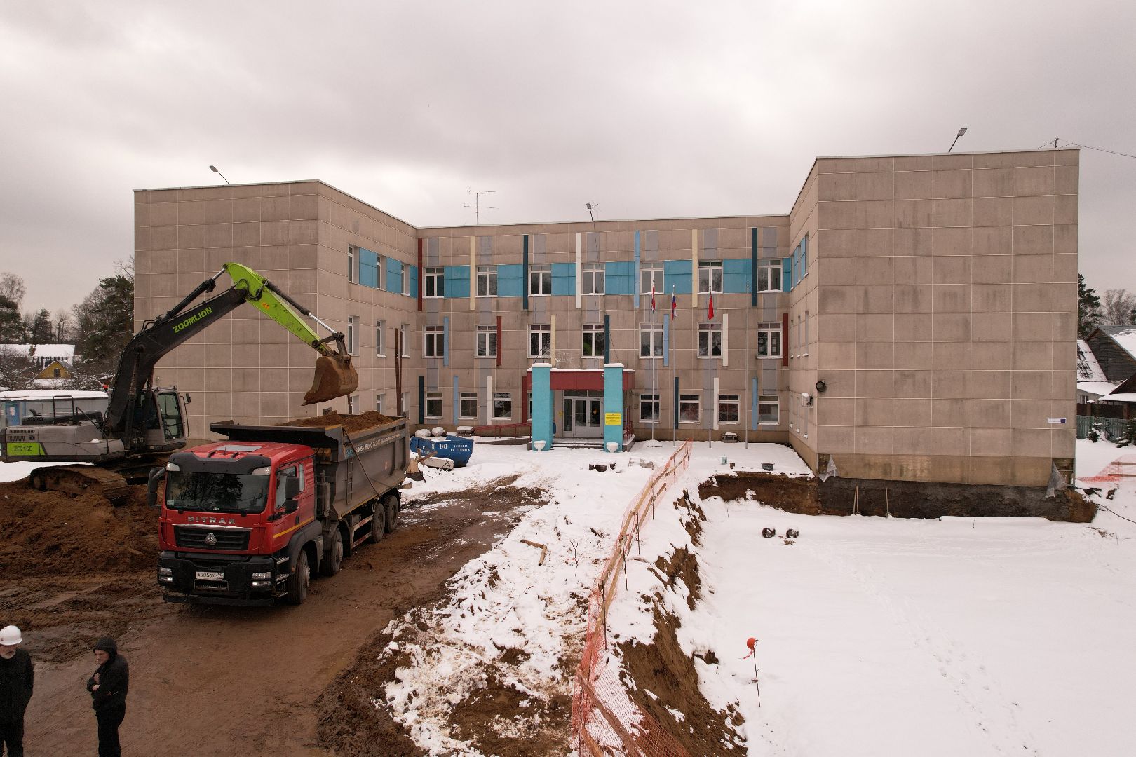 видео с коптера,  пристройка к школе 12 , школа в мытищах,