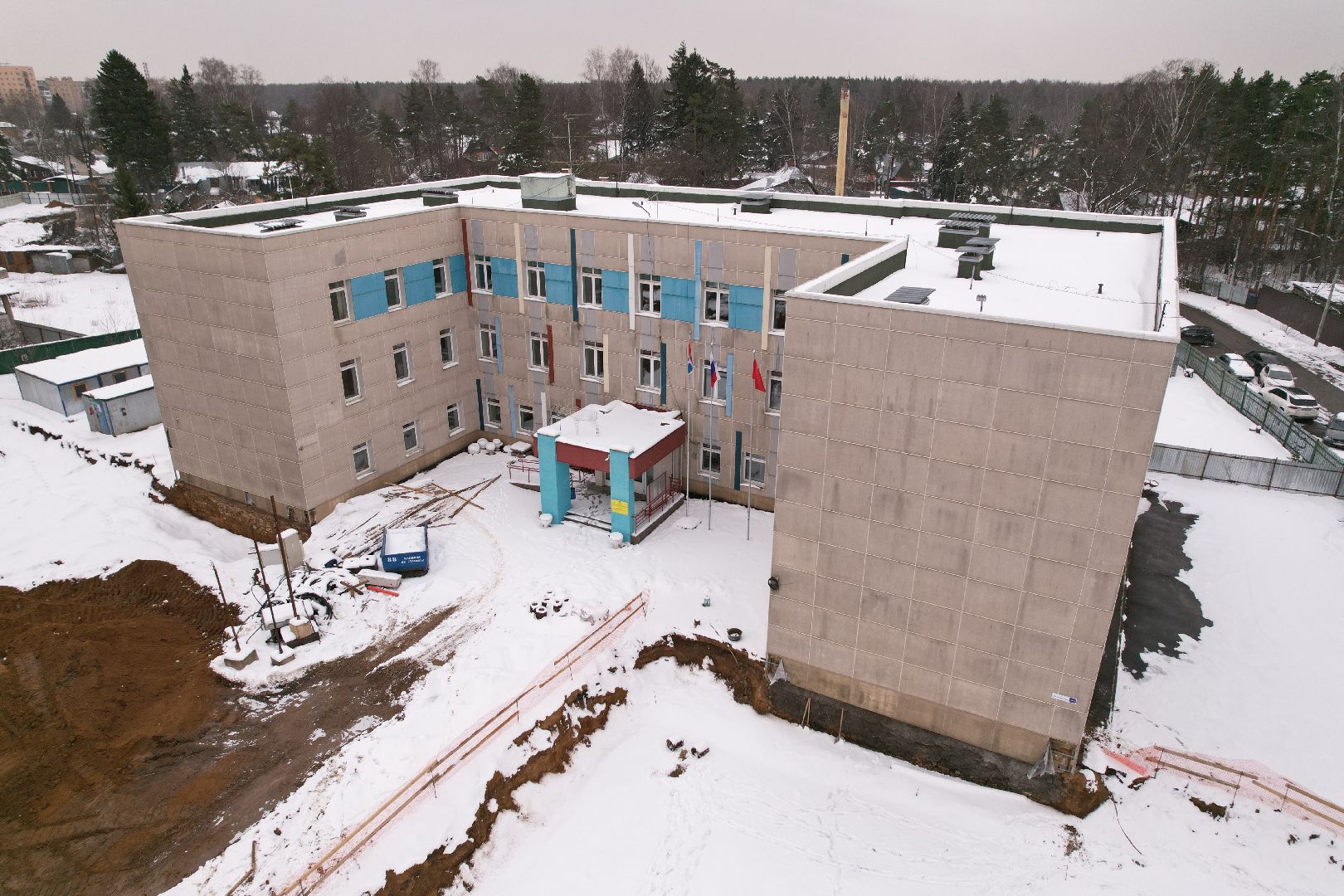 видео с коптера,  пристройка к школе 12 , школа в мытищах,