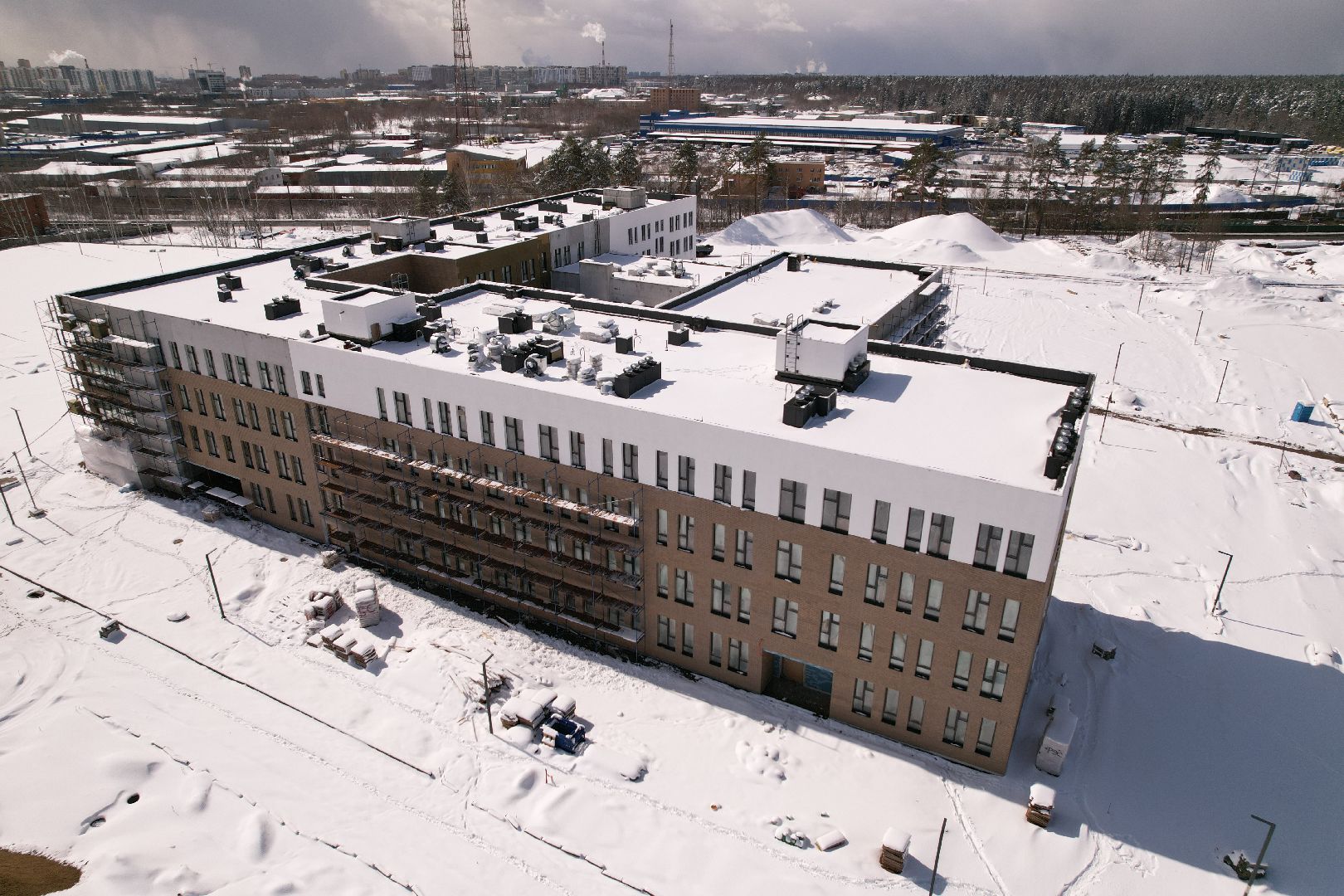 видео с коптера, школа в мытищи парк, строительство школы в мытищах,