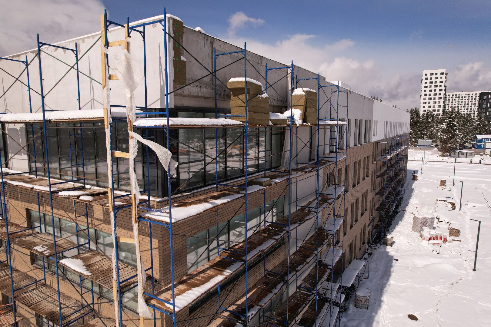 видео с коптера, школа в мытищи парк, строительство школы в мытищах,