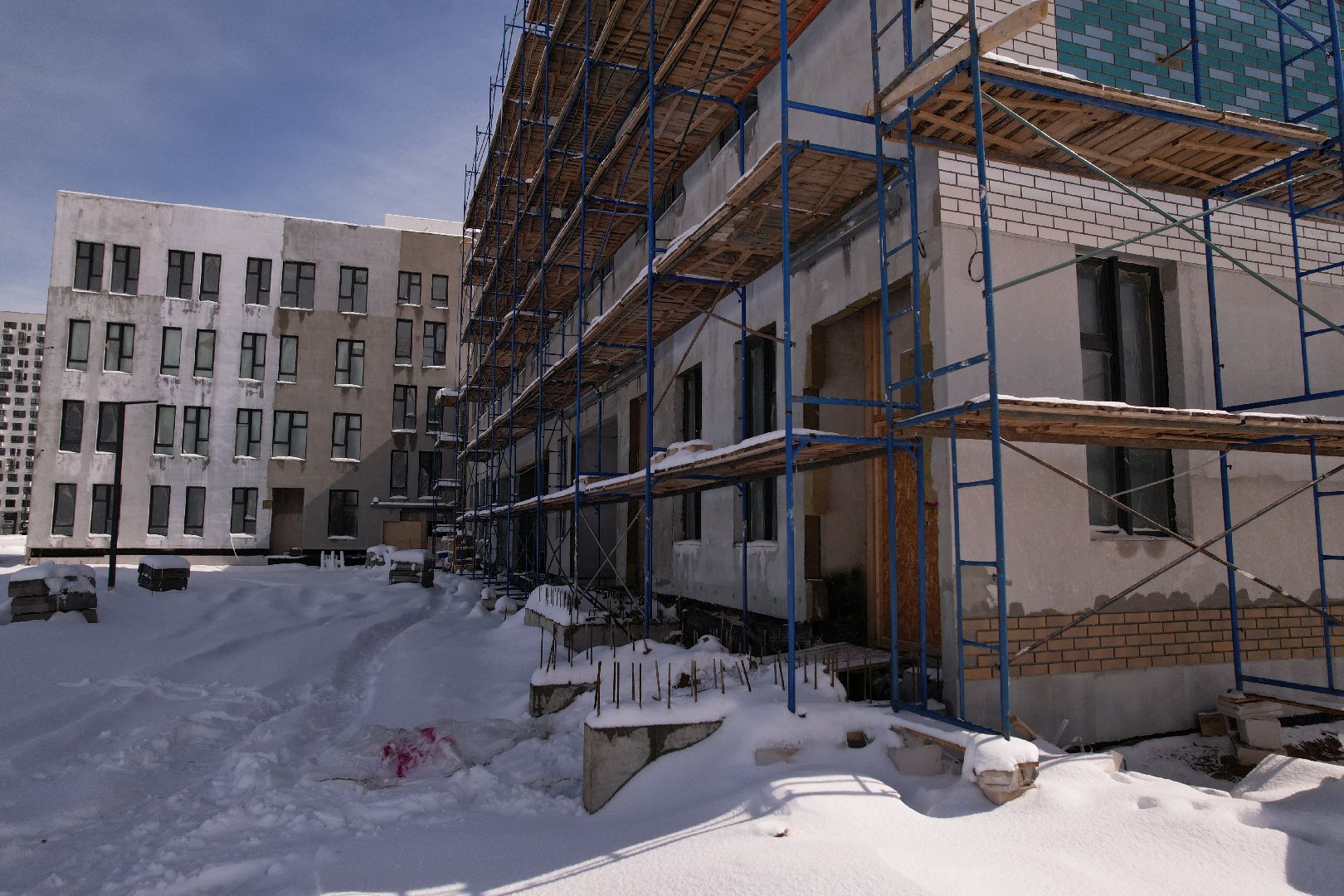 видео с коптера, школа в мытищи парк, строительство школы в мытищах,