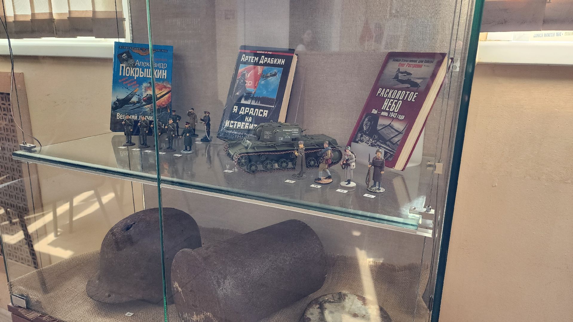 библиотека, круглый стол, патриотическое воспитание молодежи,