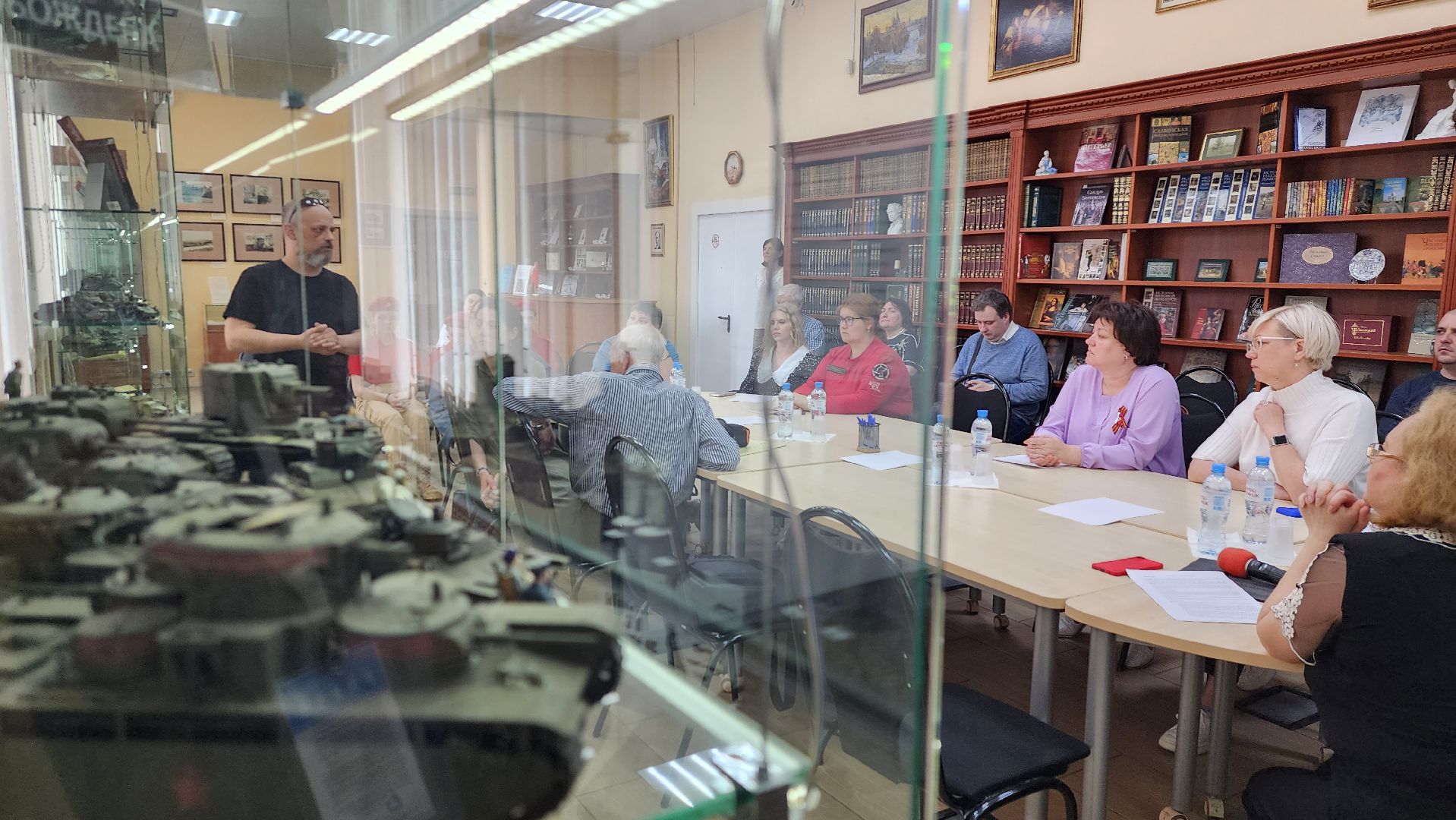 библиотека, круглый стол, патриотическое воспитание молодежи,