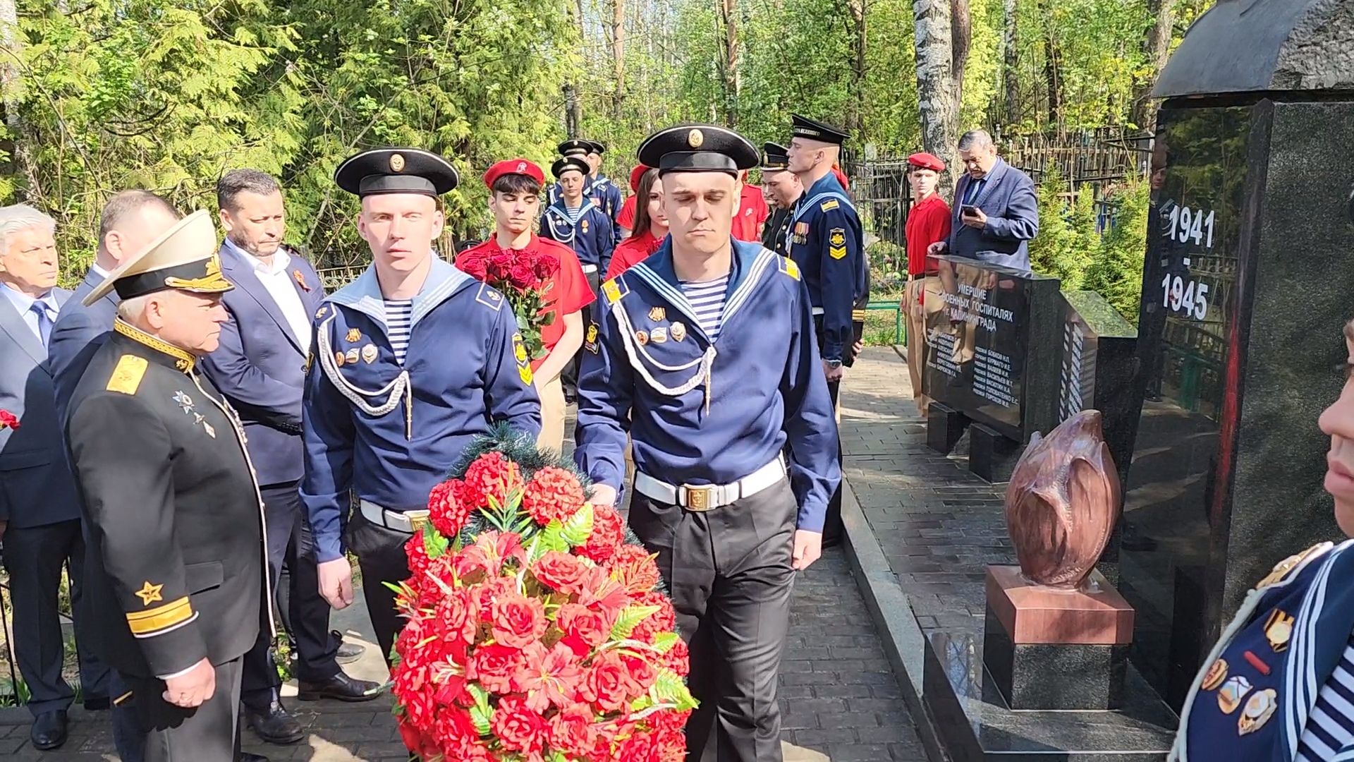 королёв, благоустройство, совет ветеранов королева, обновление монумента на братской могиле,
