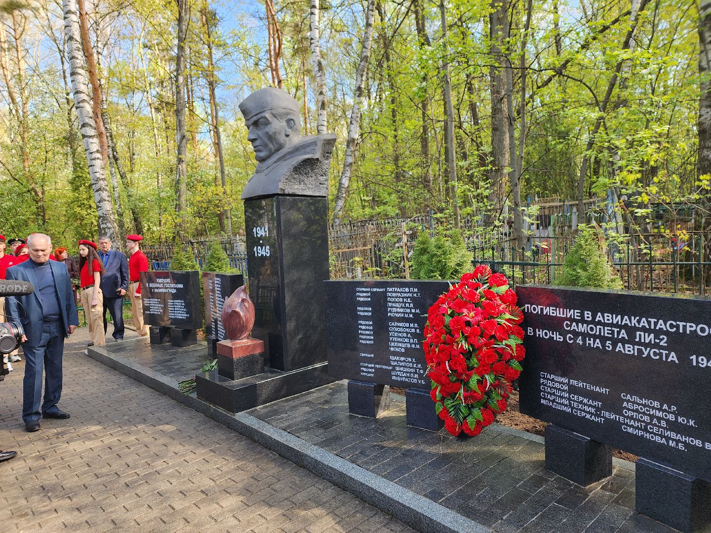 королёв, благоустройство, совет ветеранов королева, обновление монумента на братской могиле,