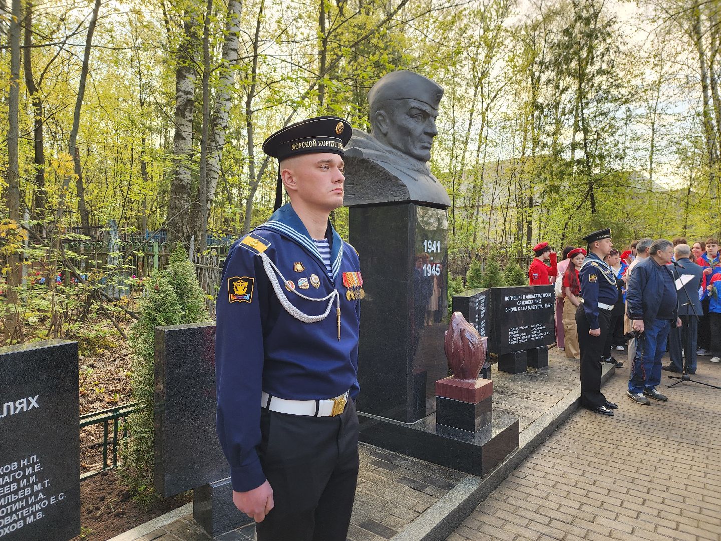 королёв, благоустройство, совет ветеранов королева, обновление монумента на братской могиле,