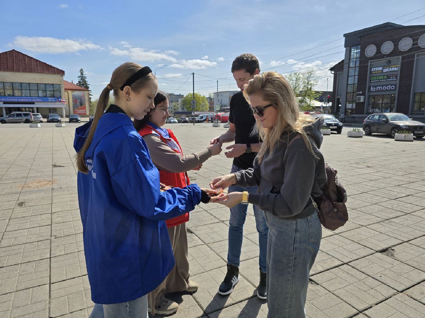 можайск, можайский муниципальный округ, подмосковье, день победы, патриотическая акция, георгиевская ленточка, волонтеры, 9 мая, великая победа,