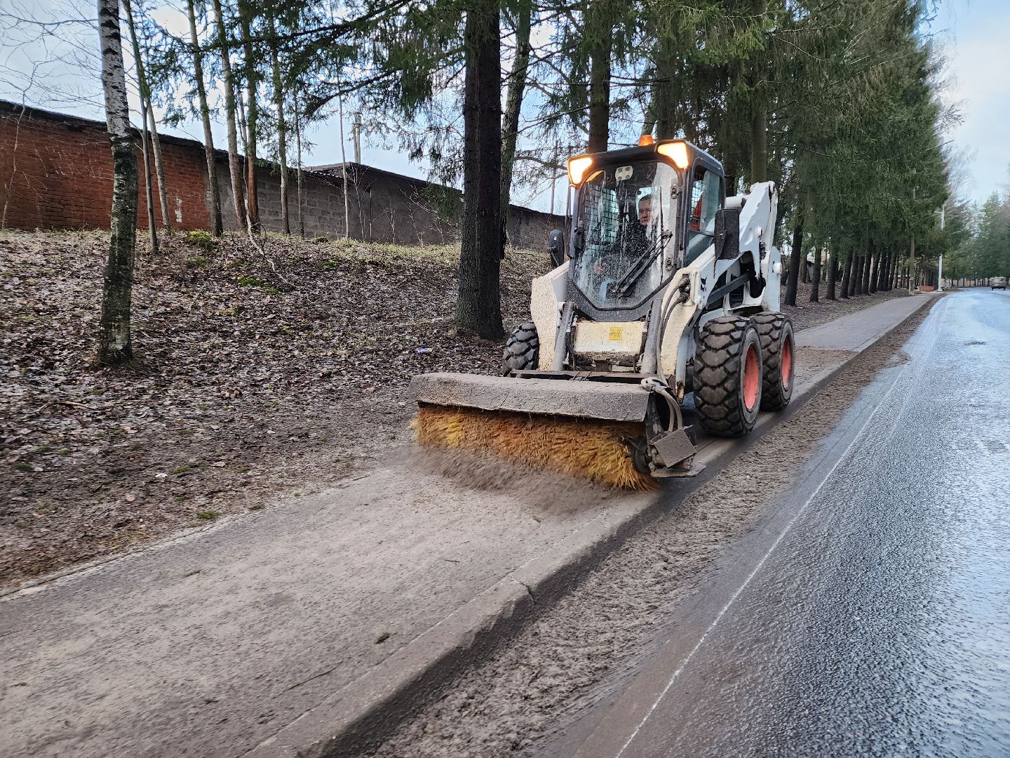 Чехов, весенне-летний сезон, уборка территорий, содержание территорий, уборочная техника,  спецтехника, мбу чеховское благоустройство, Мосавтодор, управляющие компании,  зоны ответственности, автопарк, всероссийский субботник,