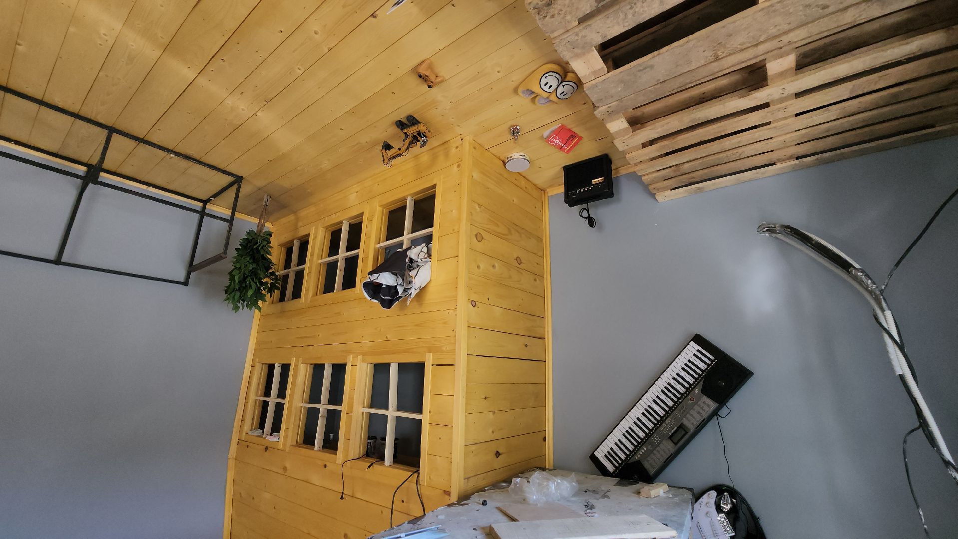 Дом вверх дном , Парк, Лобня, перевернутый дом,