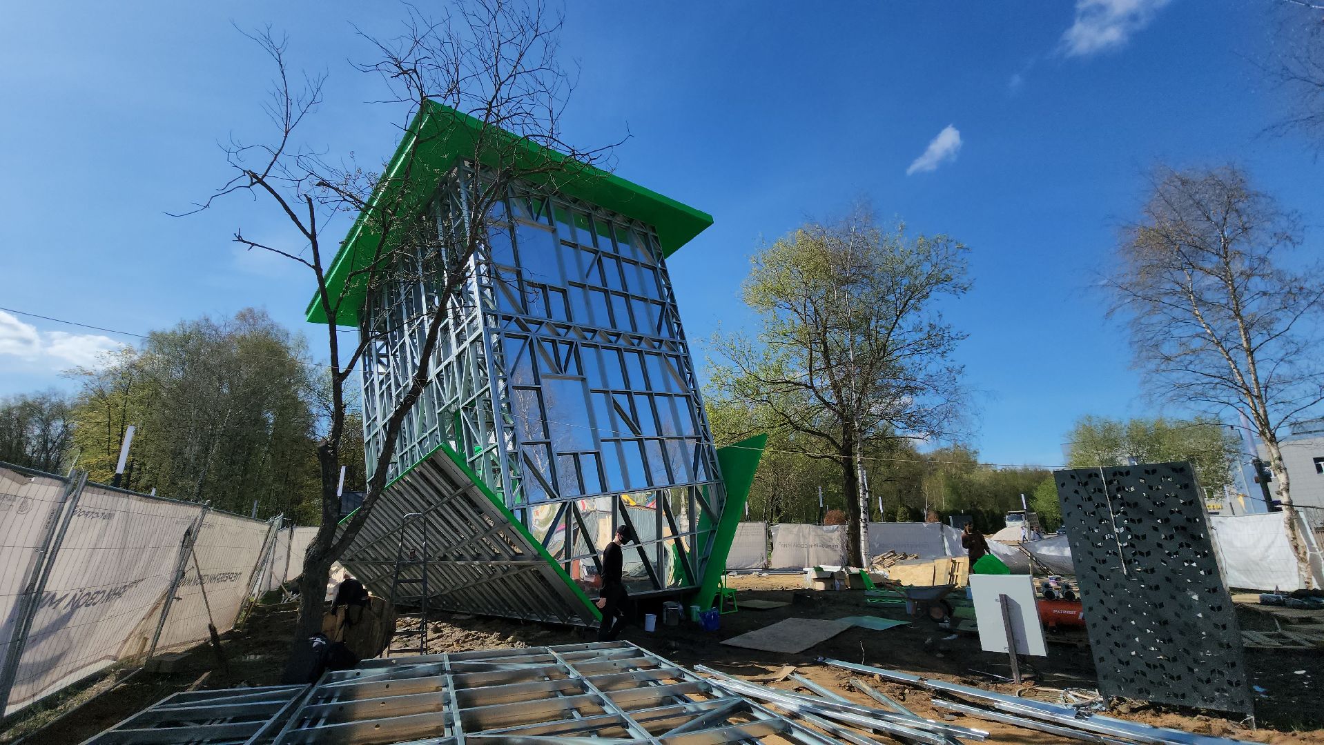 Дом вверх дном , Парк, Лобня, перевернутый дом,