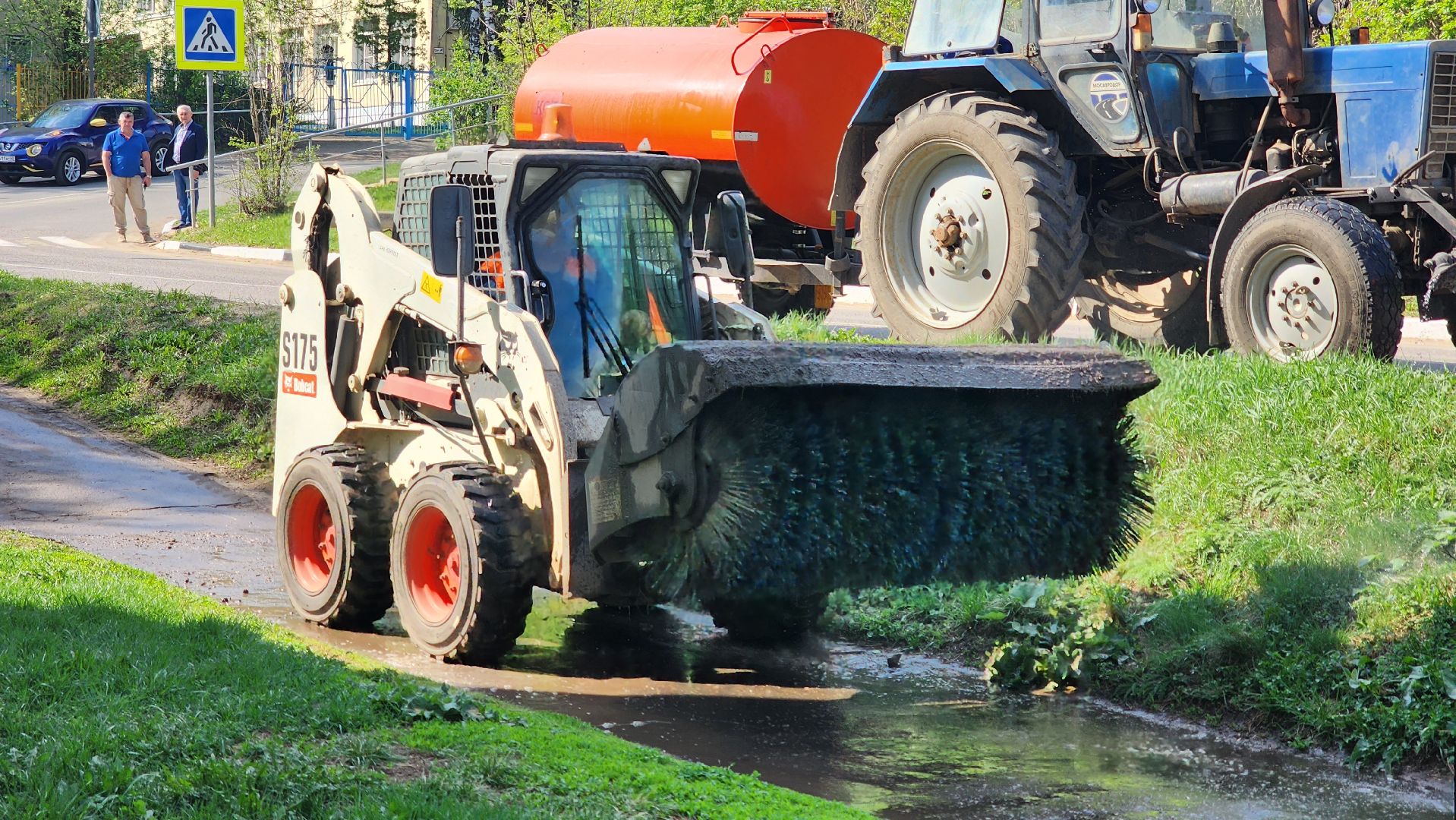 кашира, уборка дорог, влажная уборка города, мосавтодор, дороги,  бордюры,