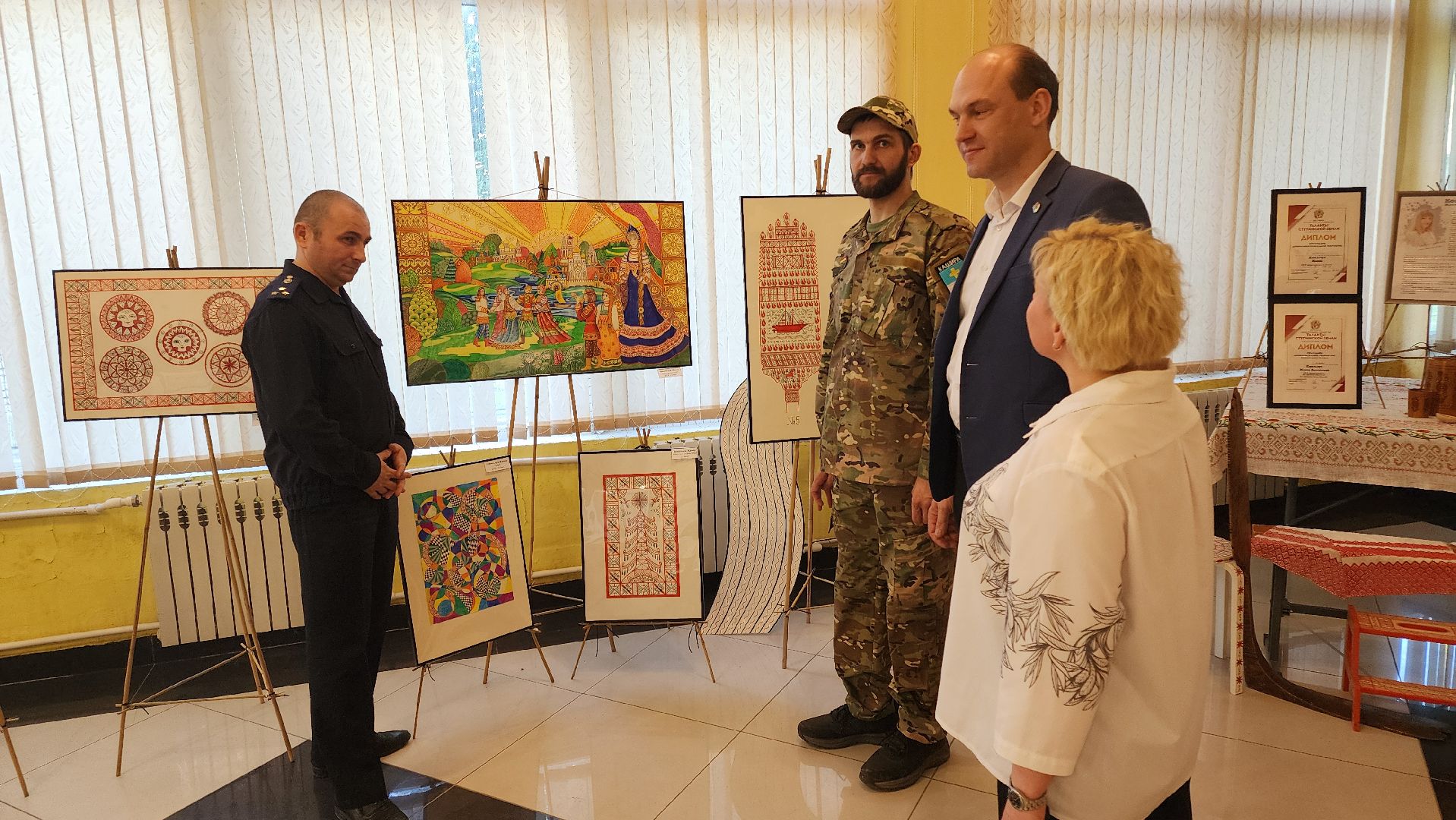 кашира, кашира-8, выставка картин, мезенская роспись, орнаменталика, искусство,