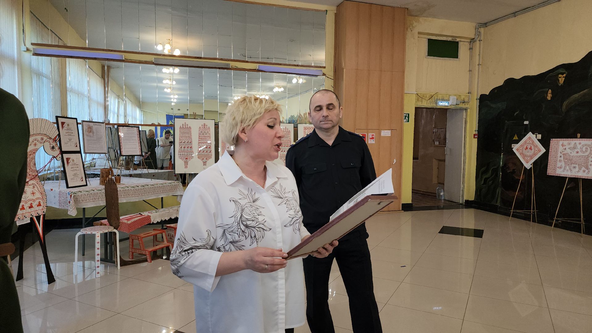 кашира, кашира-8, выставка картин, мезенская роспись, орнаменталика, искусство,