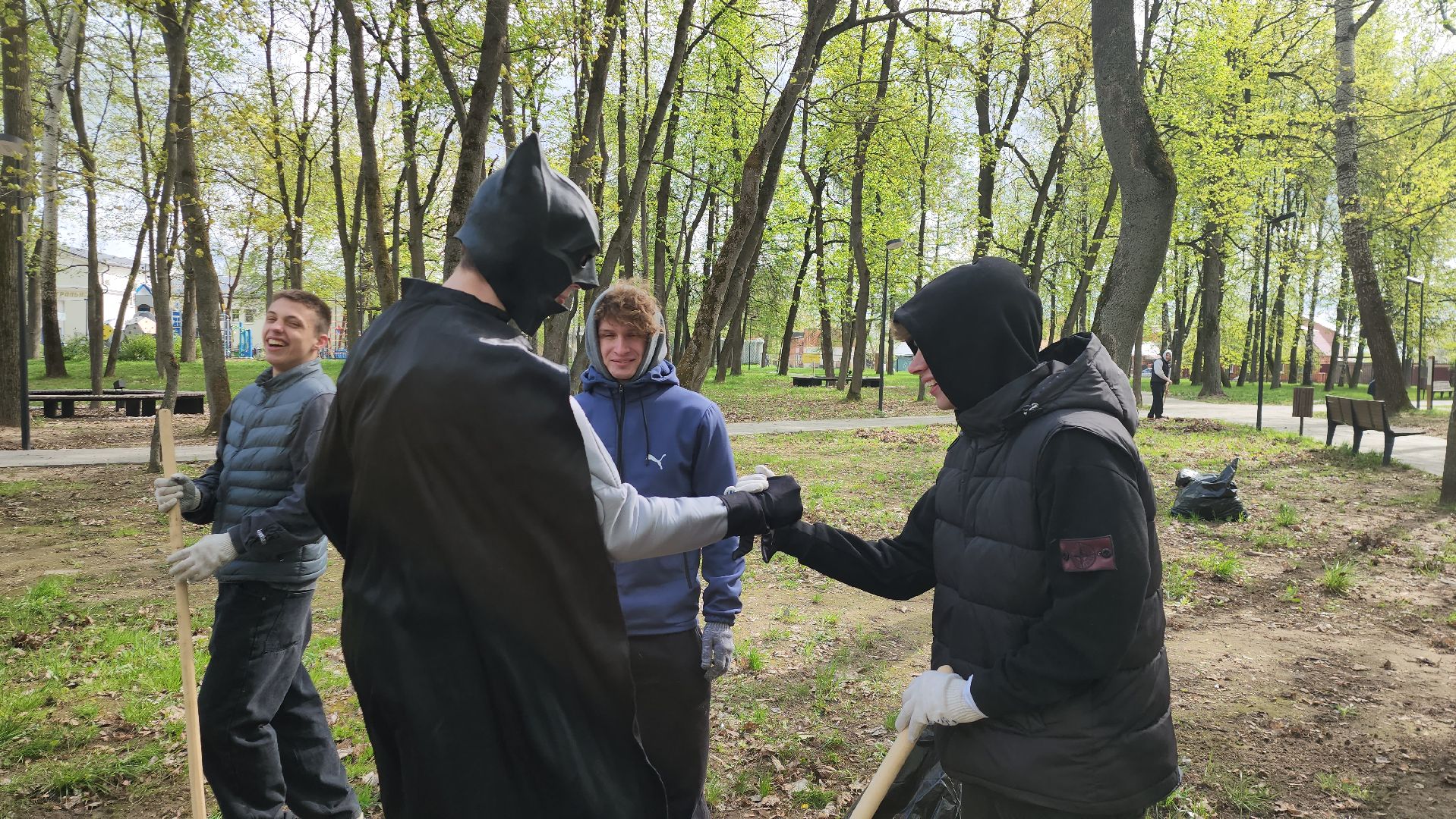 серпухов, подмосковье, областной субботник, бэтмен,