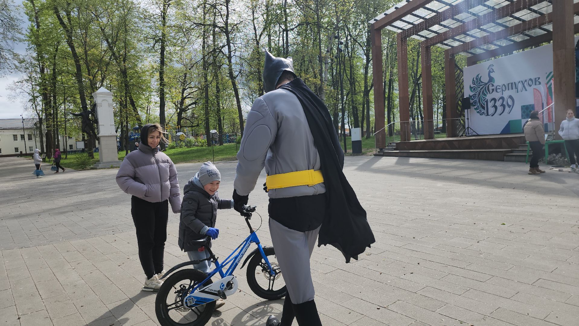 серпухов, подмосковье, областной субботник, бэтмен,