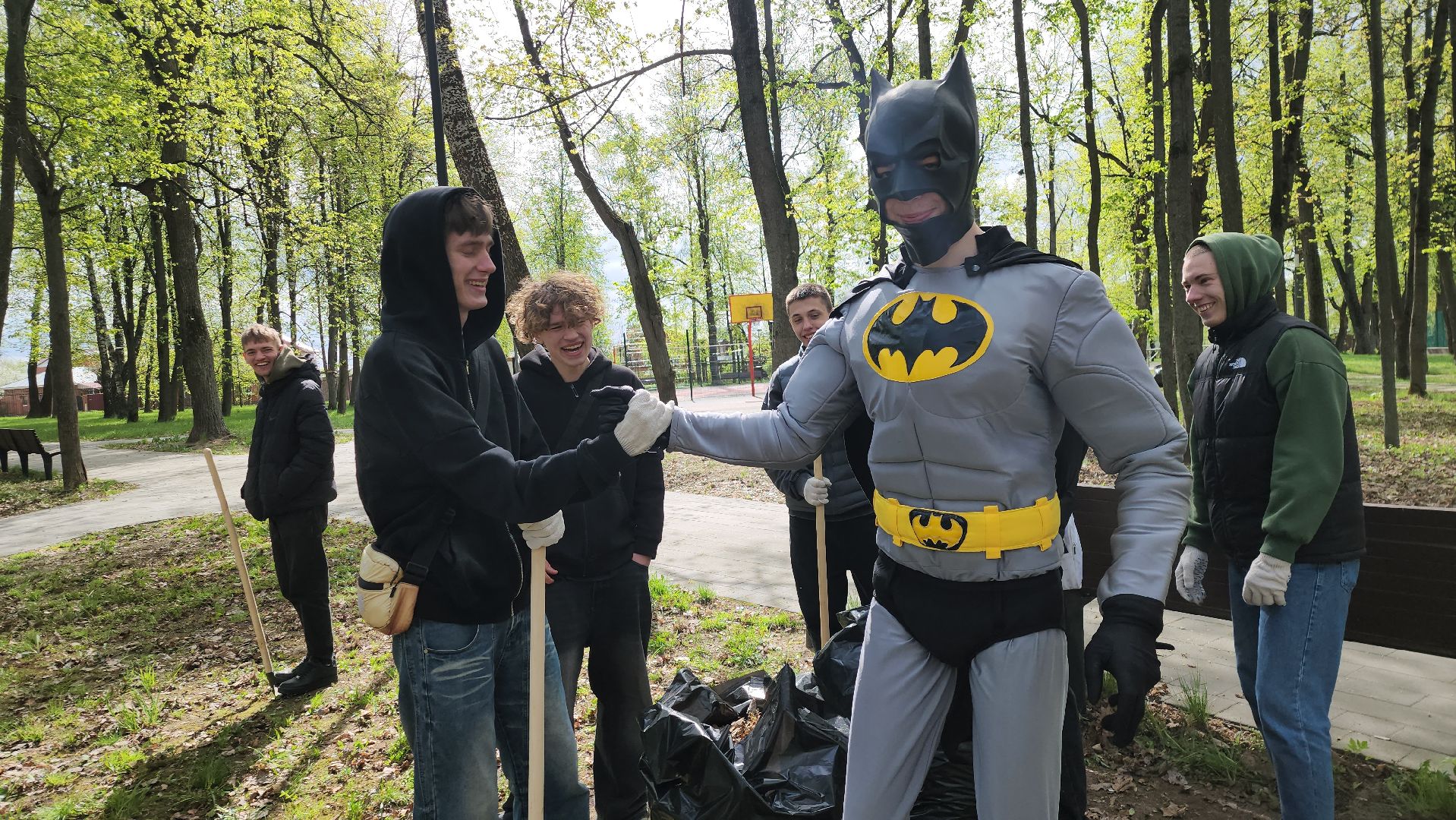 серпухов, подмосковье, областной субботник, бэтмен,