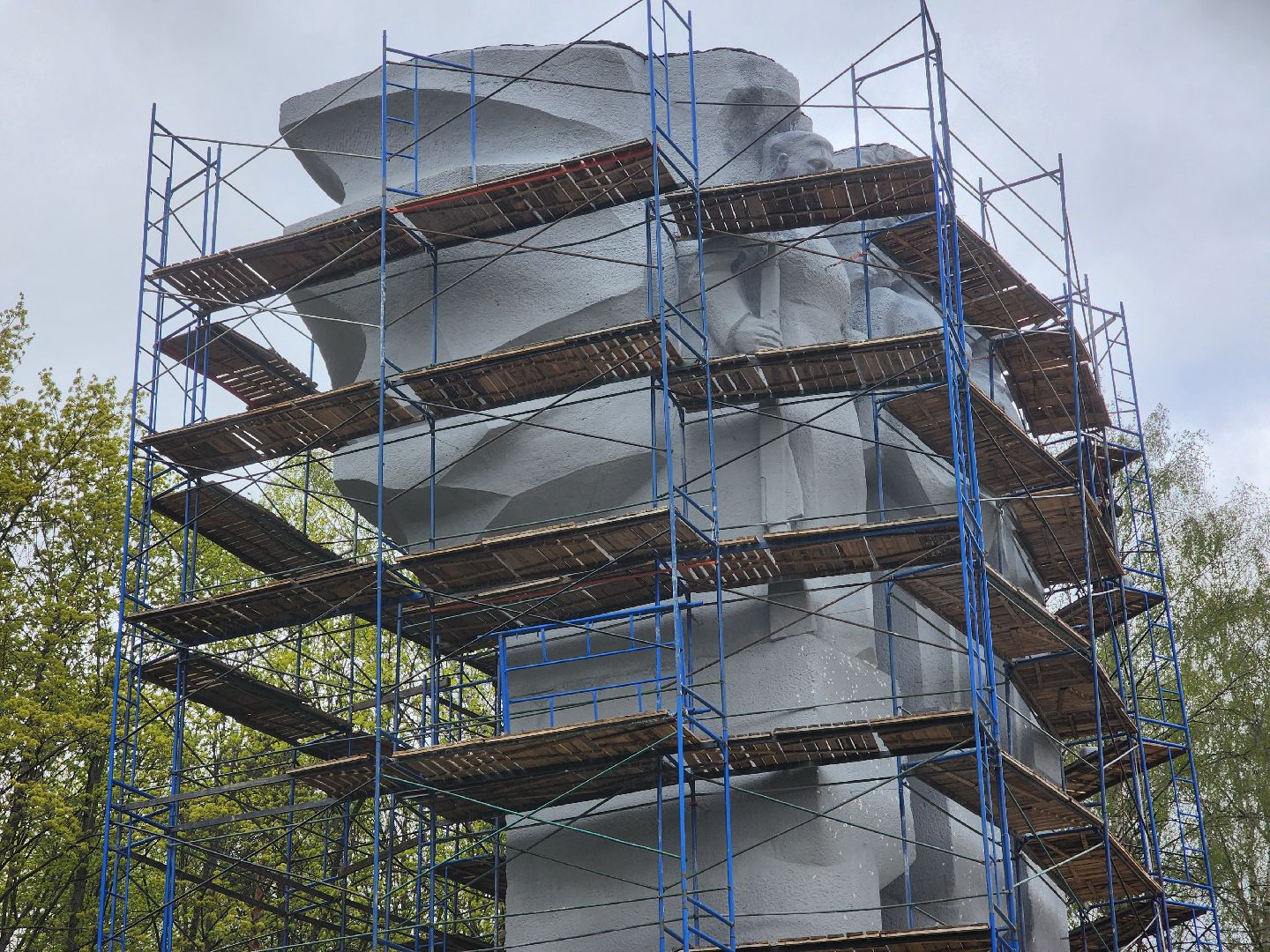 королёв, всероссийский субботник в королеве, горзеленхозстрой, мемориал славы в королеве, капитальный ремонт мемориала,