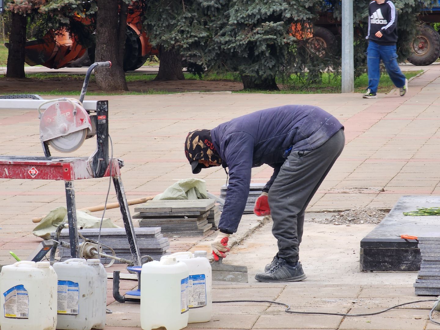 королёв, всероссийский субботник в королеве, горзеленхозстрой, мемориал славы в королеве, капитальный ремонт мемориала,
