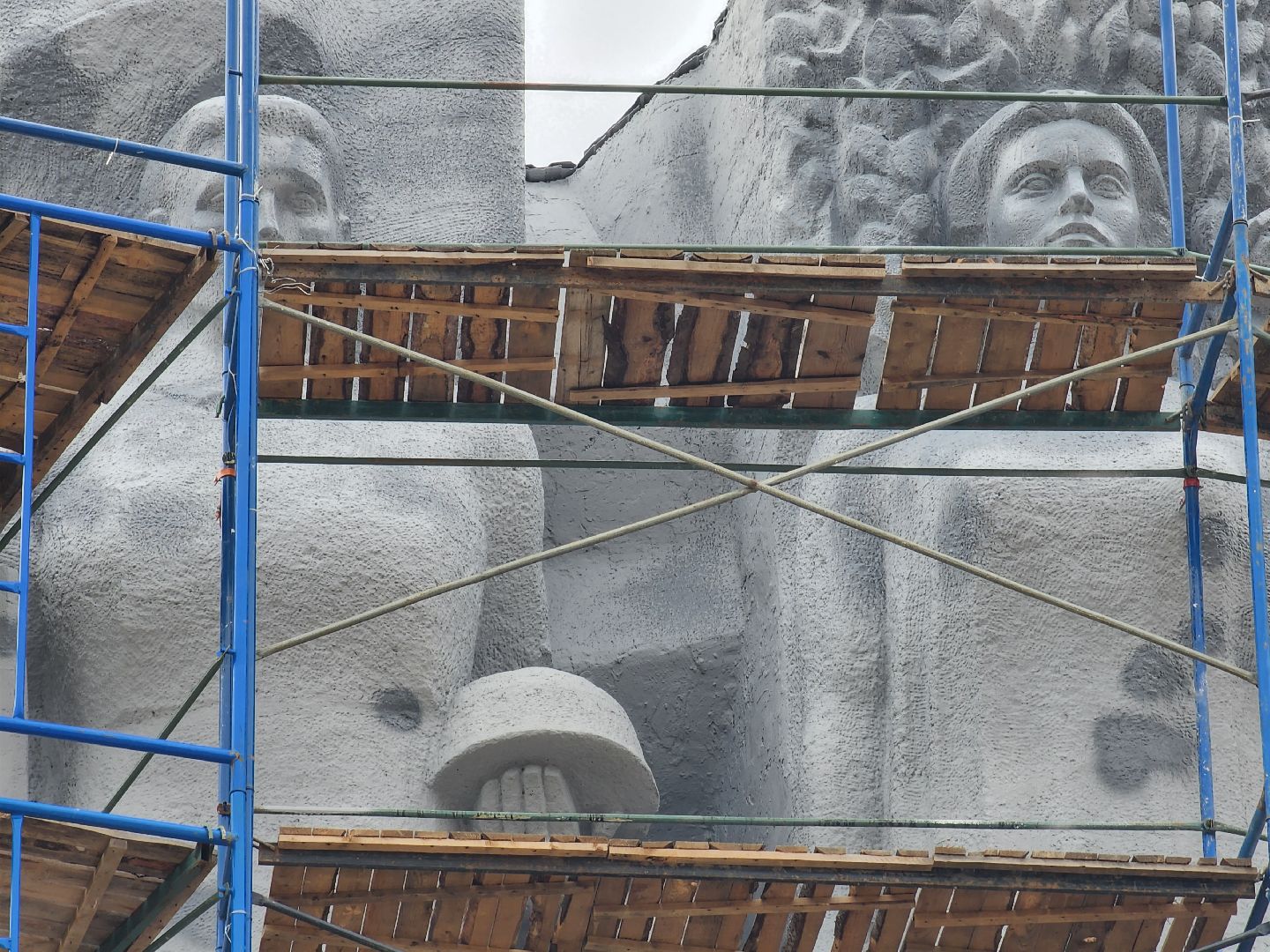 королёв, всероссийский субботник в королеве, горзеленхозстрой, мемориал славы в королеве, капитальный ремонт мемориала,